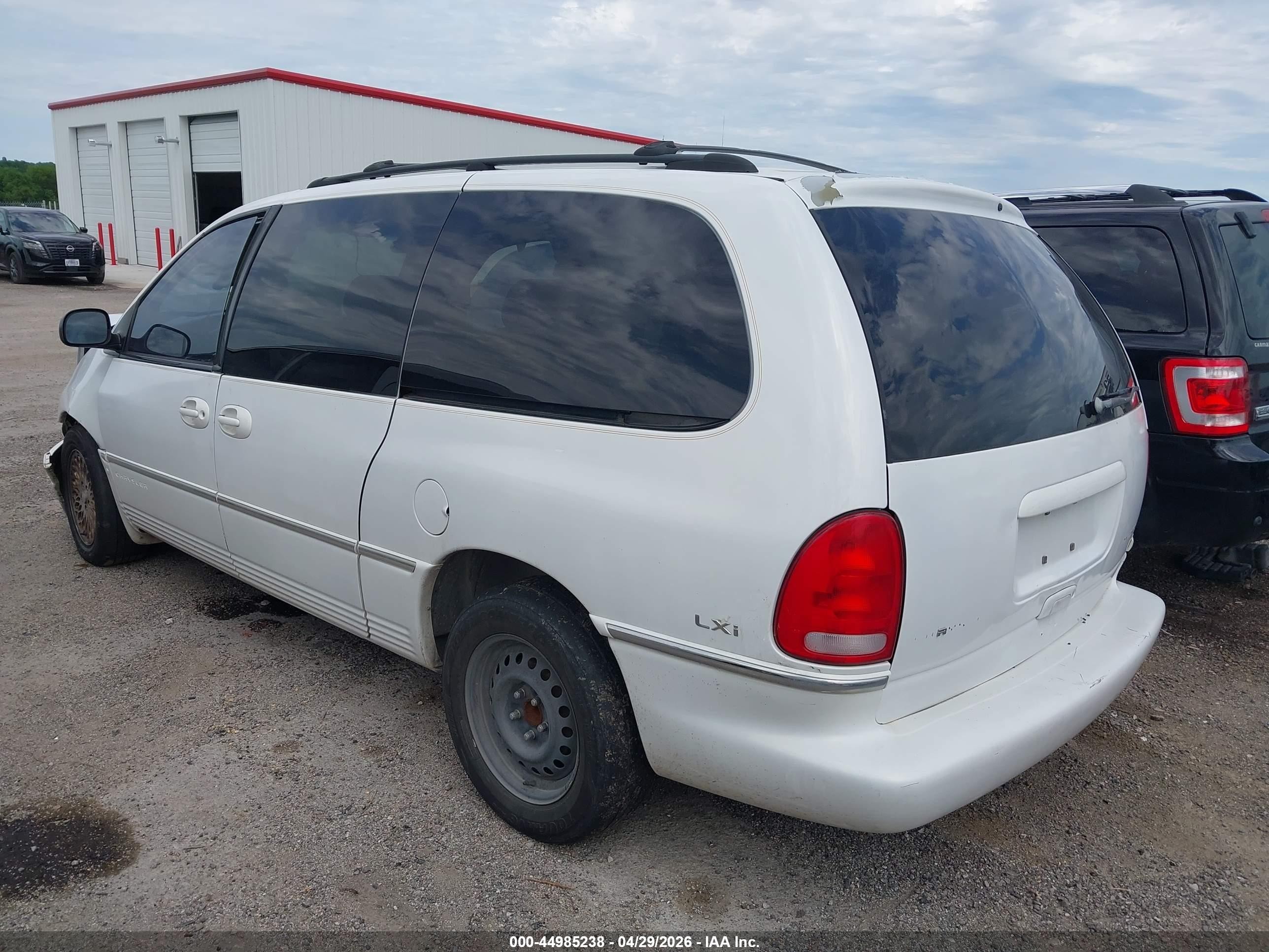 1997 Chrysler Town & Country Lxi White vin: 1C4GP64L5VB470814