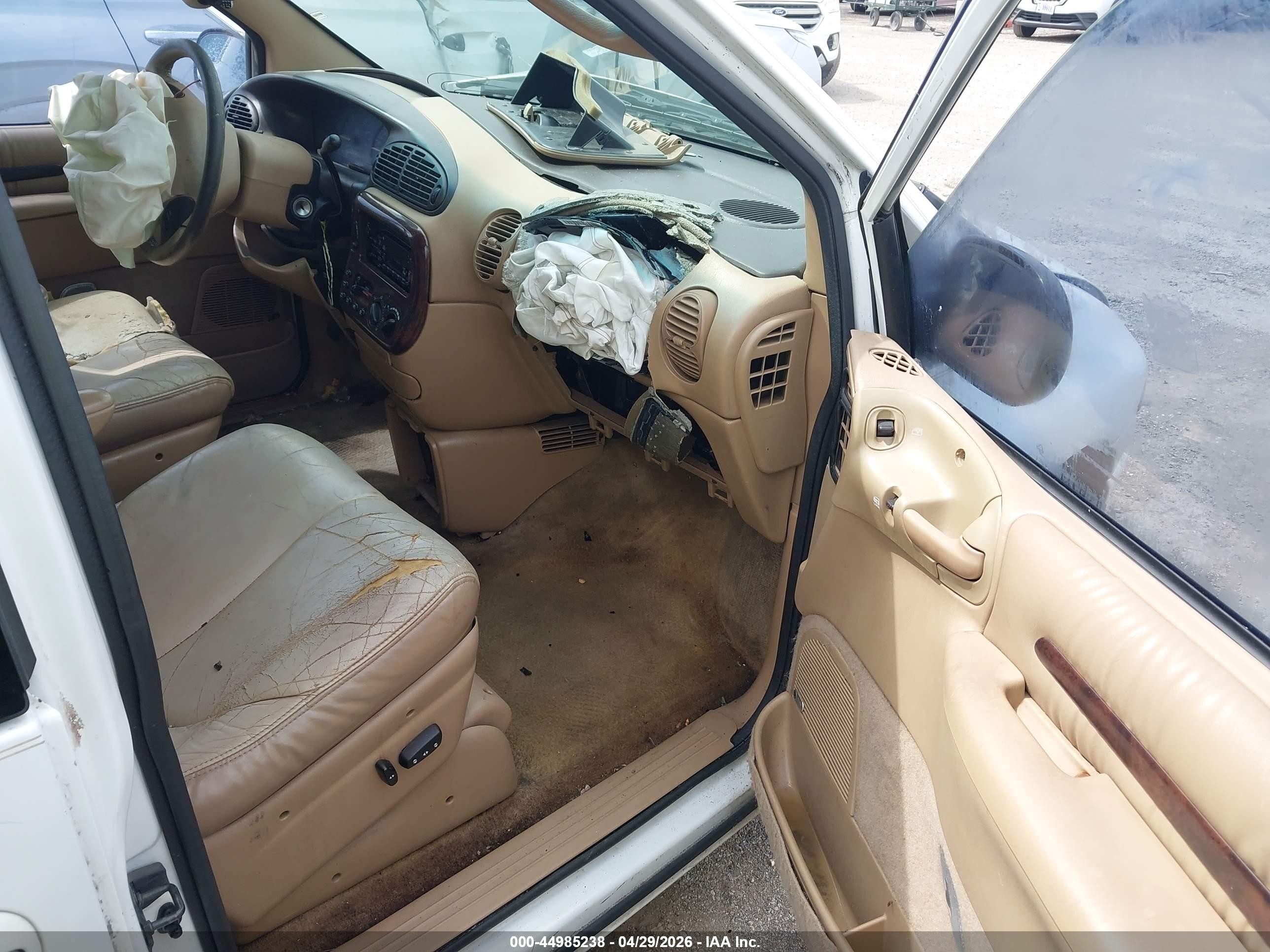 1997 Chrysler Town & Country Lxi White vin: 1C4GP64L5VB470814