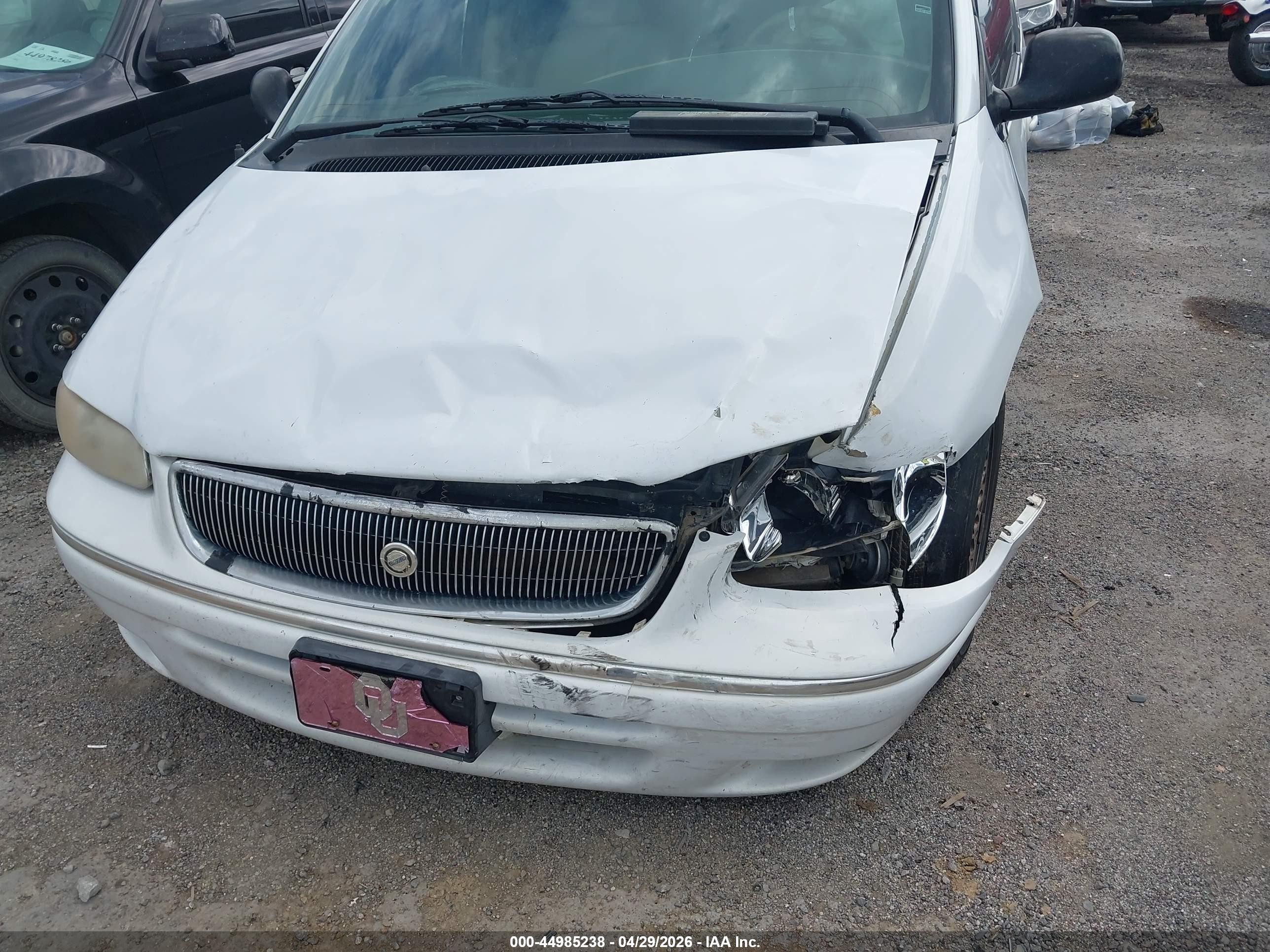1997 Chrysler Town & Country Lxi White vin: 1C4GP64L5VB470814