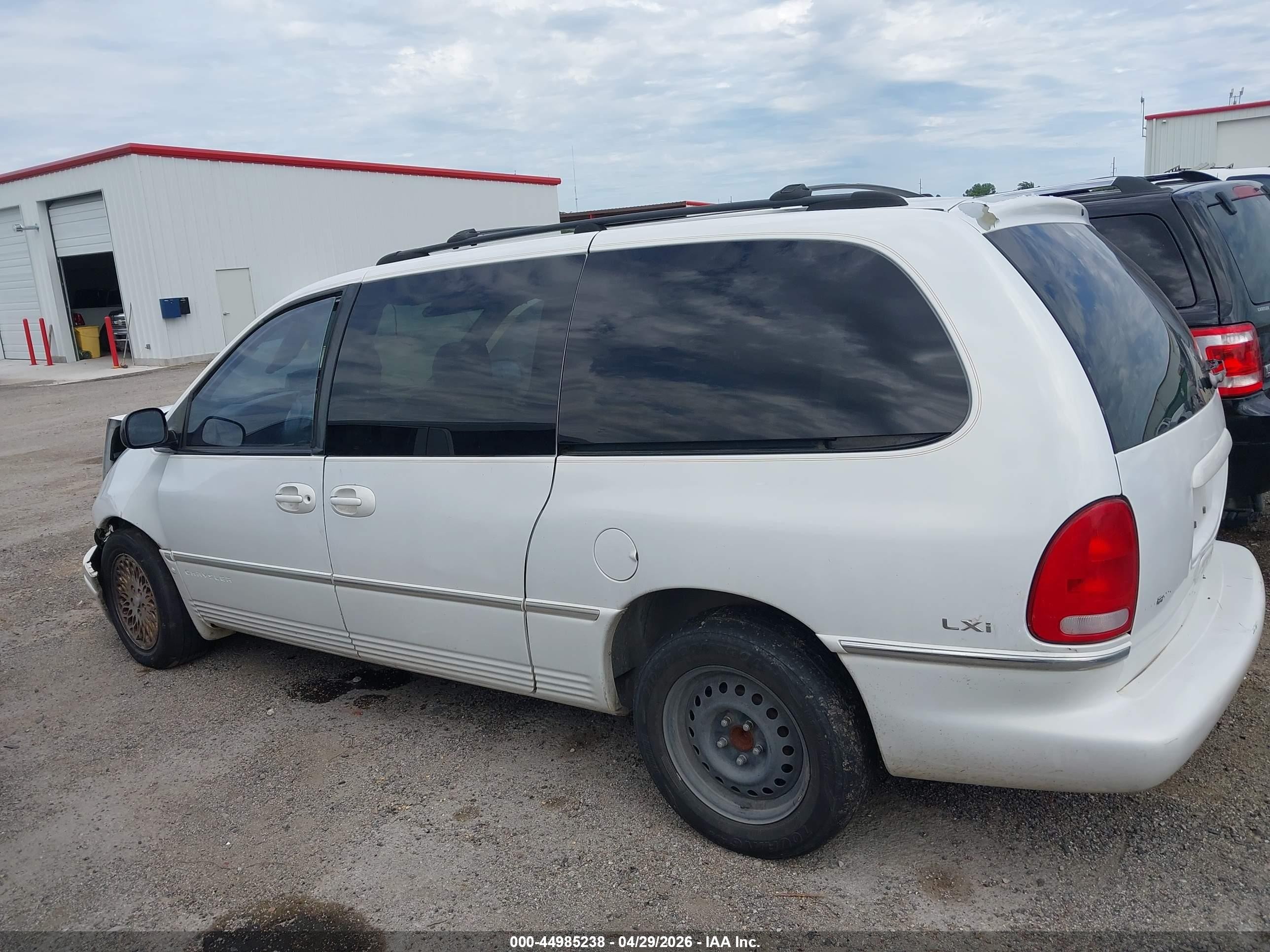 1997 Chrysler Town & Country Lxi White vin: 1C4GP64L5VB470814