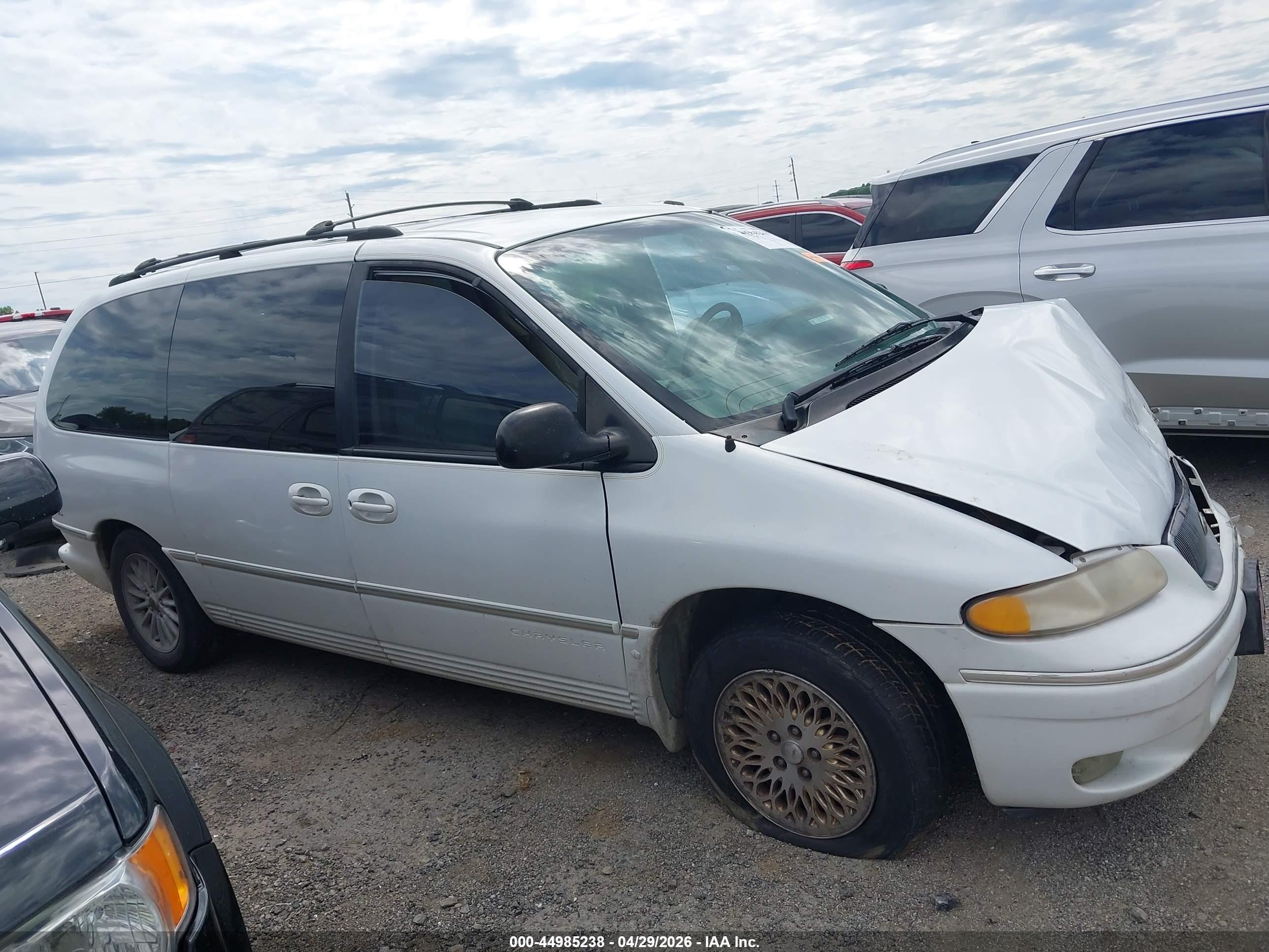 1997 Chrysler Town & Country Lxi White vin: 1C4GP64L5VB470814