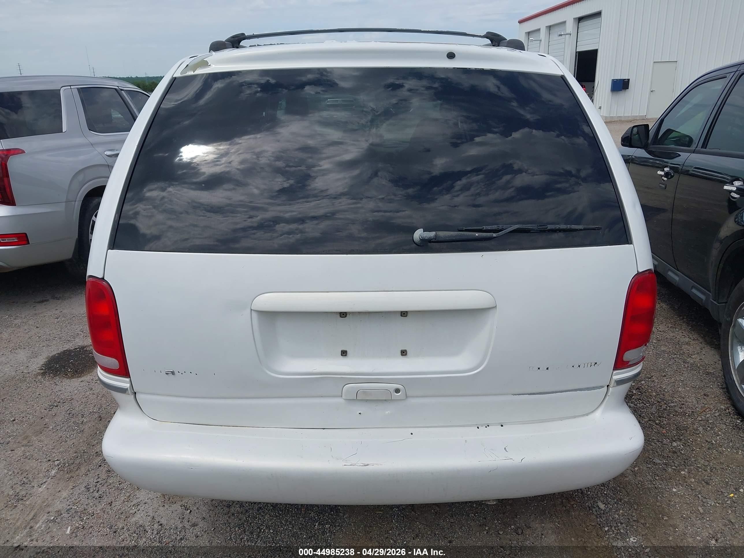 1997 Chrysler Town & Country Lxi White vin: 1C4GP64L5VB470814