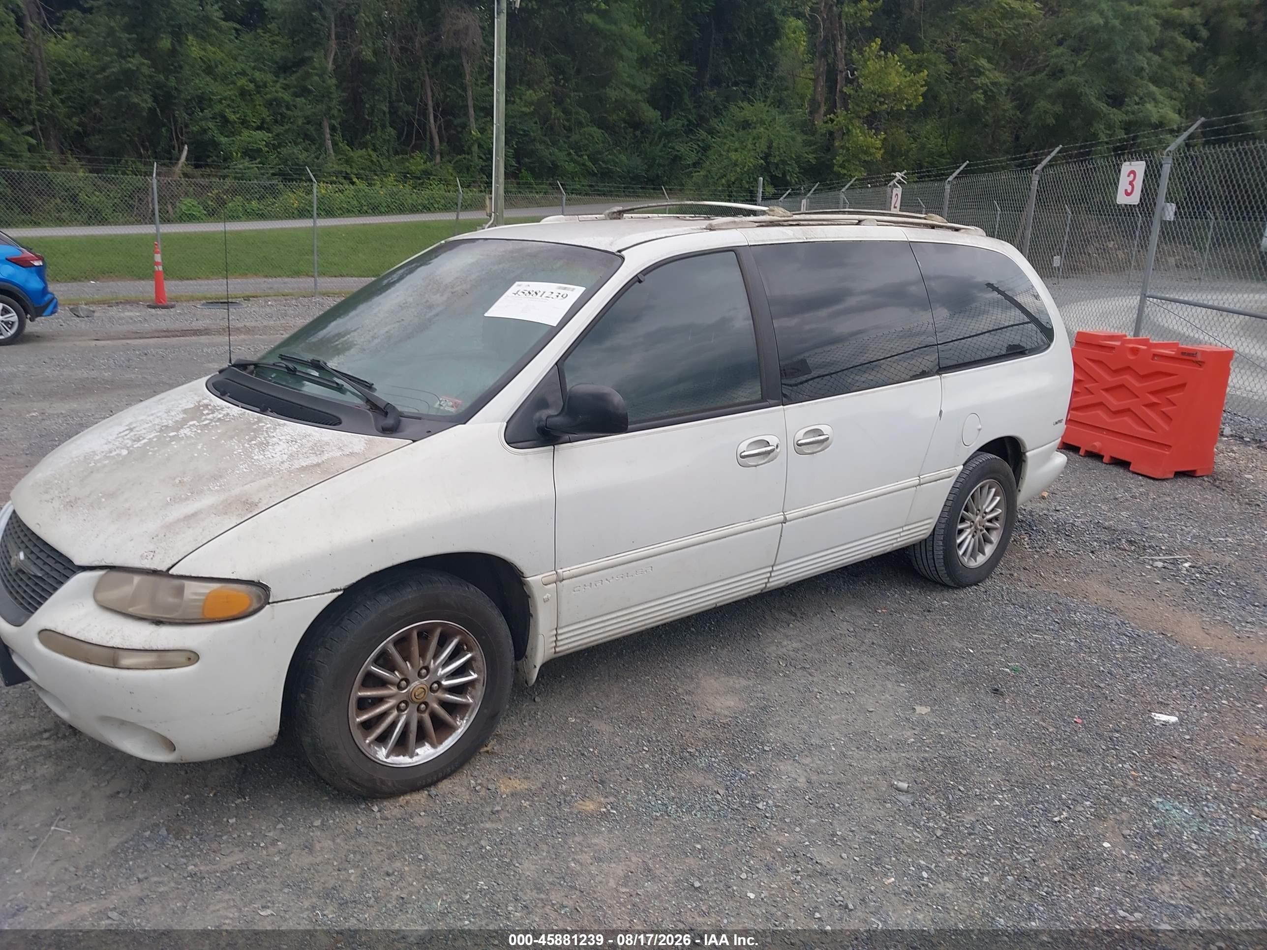 1999 Chrysler Town & Country Limited White vin: 1C4GP64L5XB531534