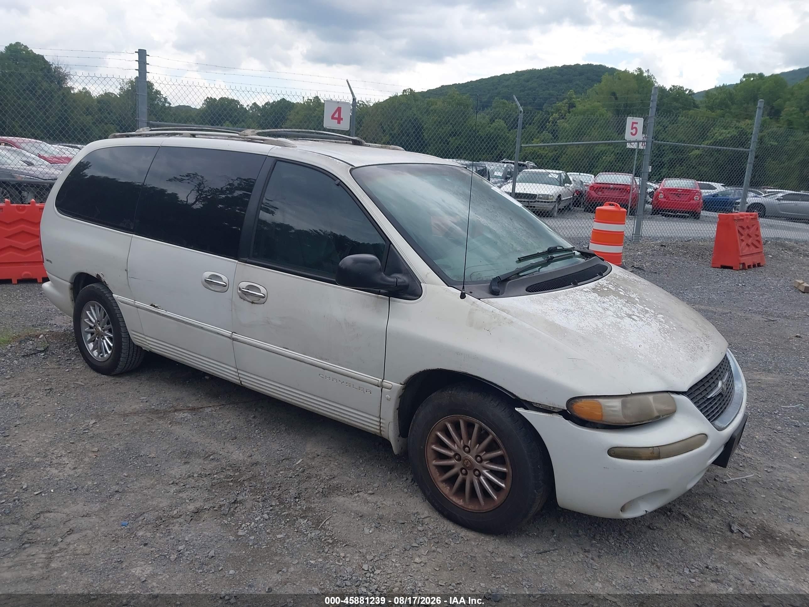 1999 Chrysler Town & Country Limited White vin: 1C4GP64L5XB531534