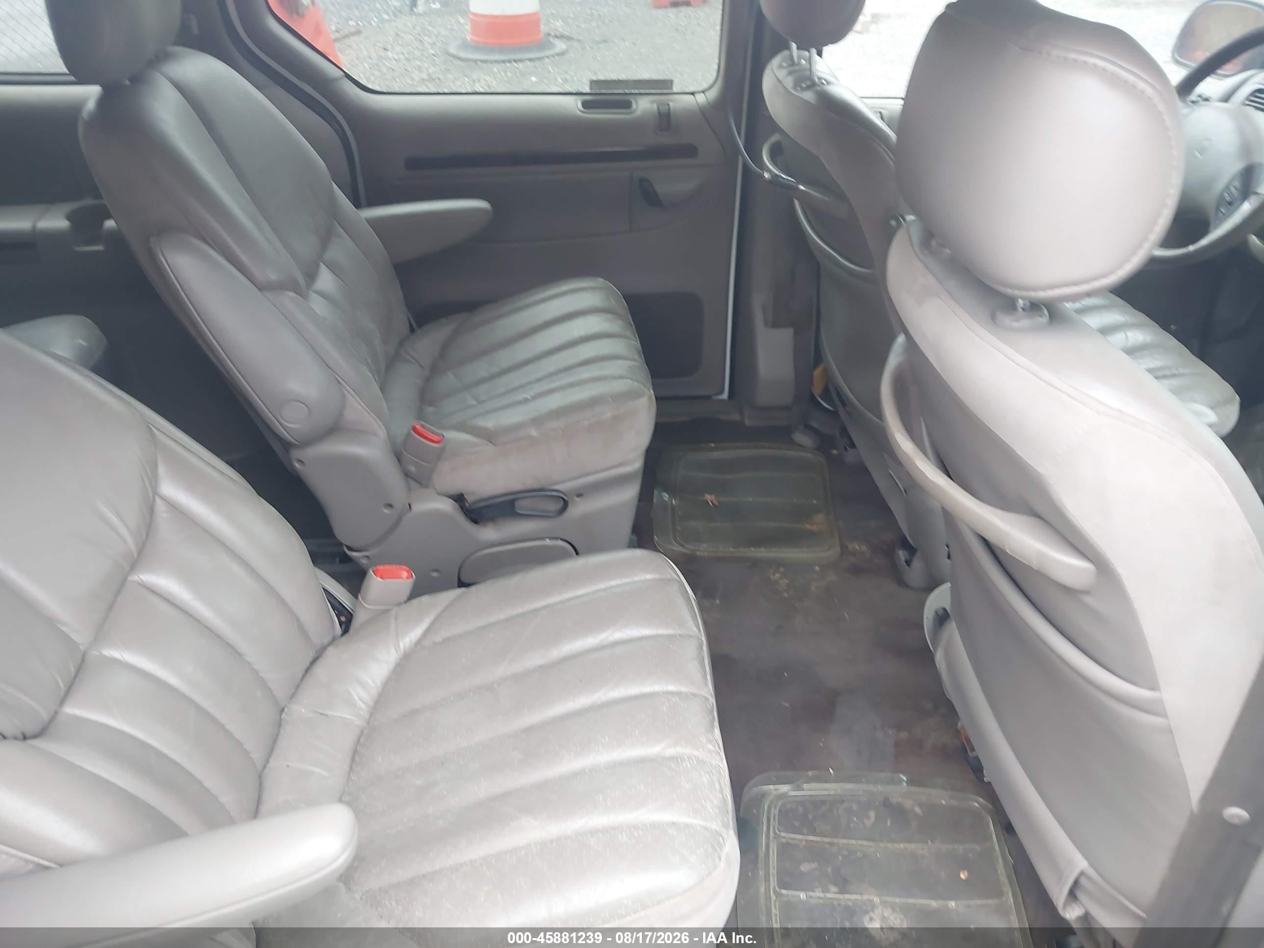 1999 Chrysler Town & Country Limited White vin: 1C4GP64L5XB531534