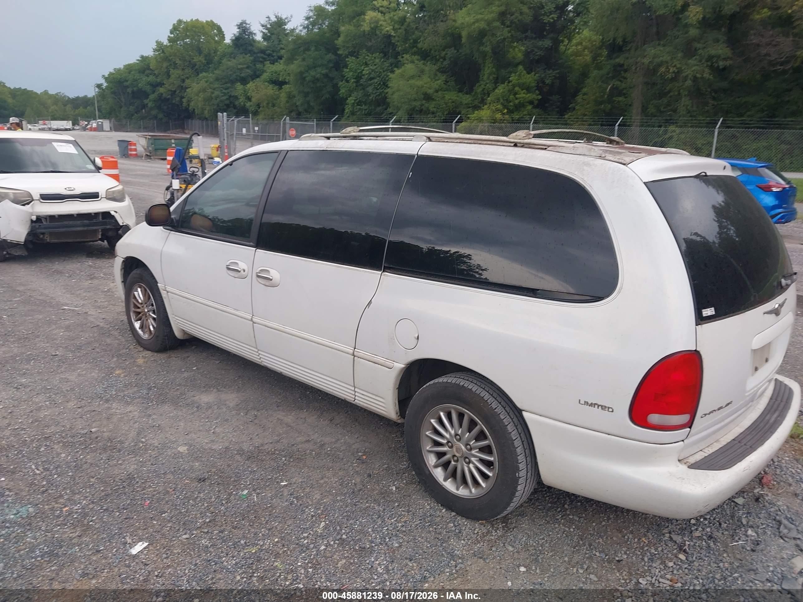 1999 Chrysler Town & Country Limited White vin: 1C4GP64L5XB531534