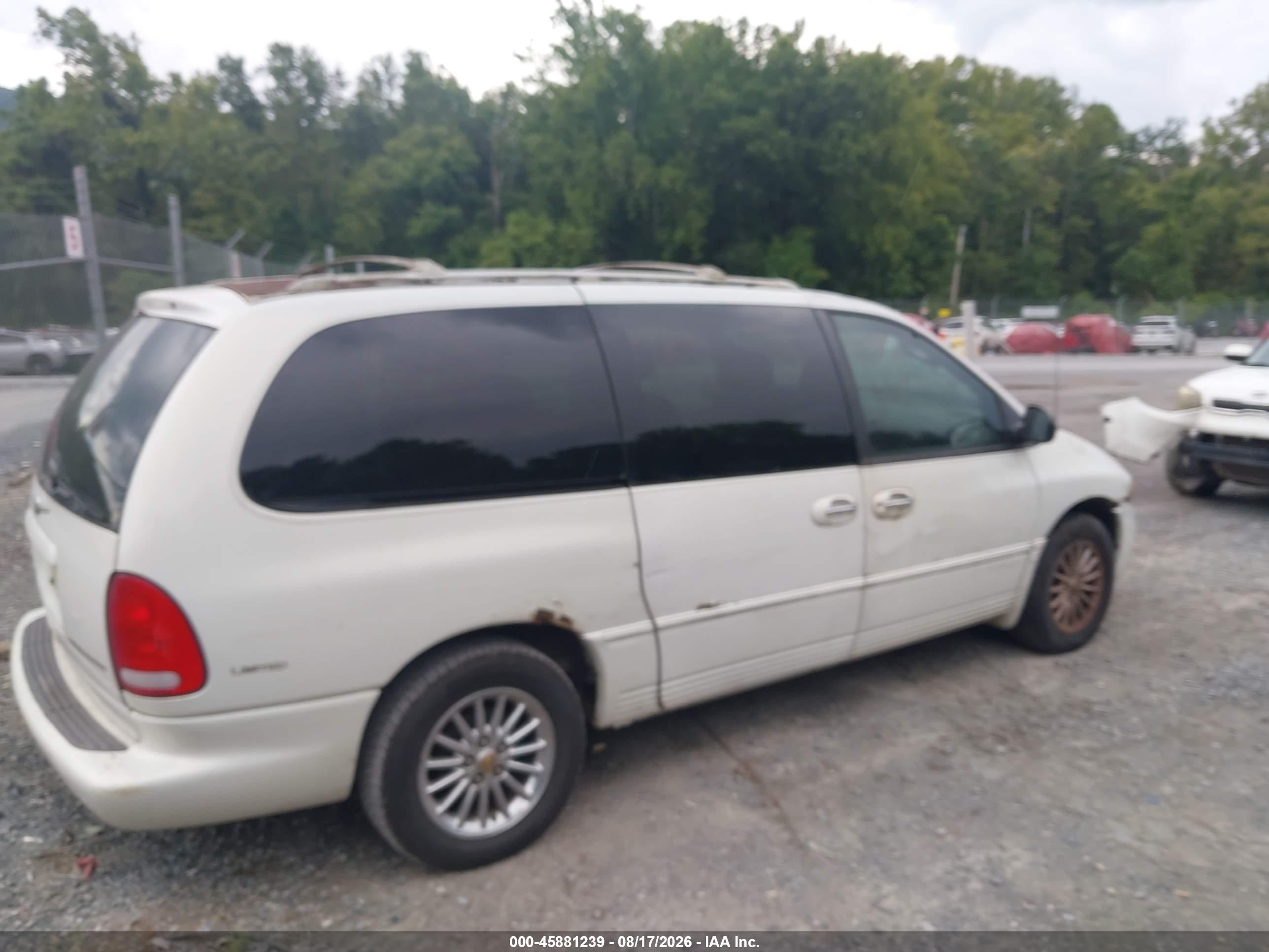 1999 Chrysler Town & Country Limited White vin: 1C4GP64L5XB531534