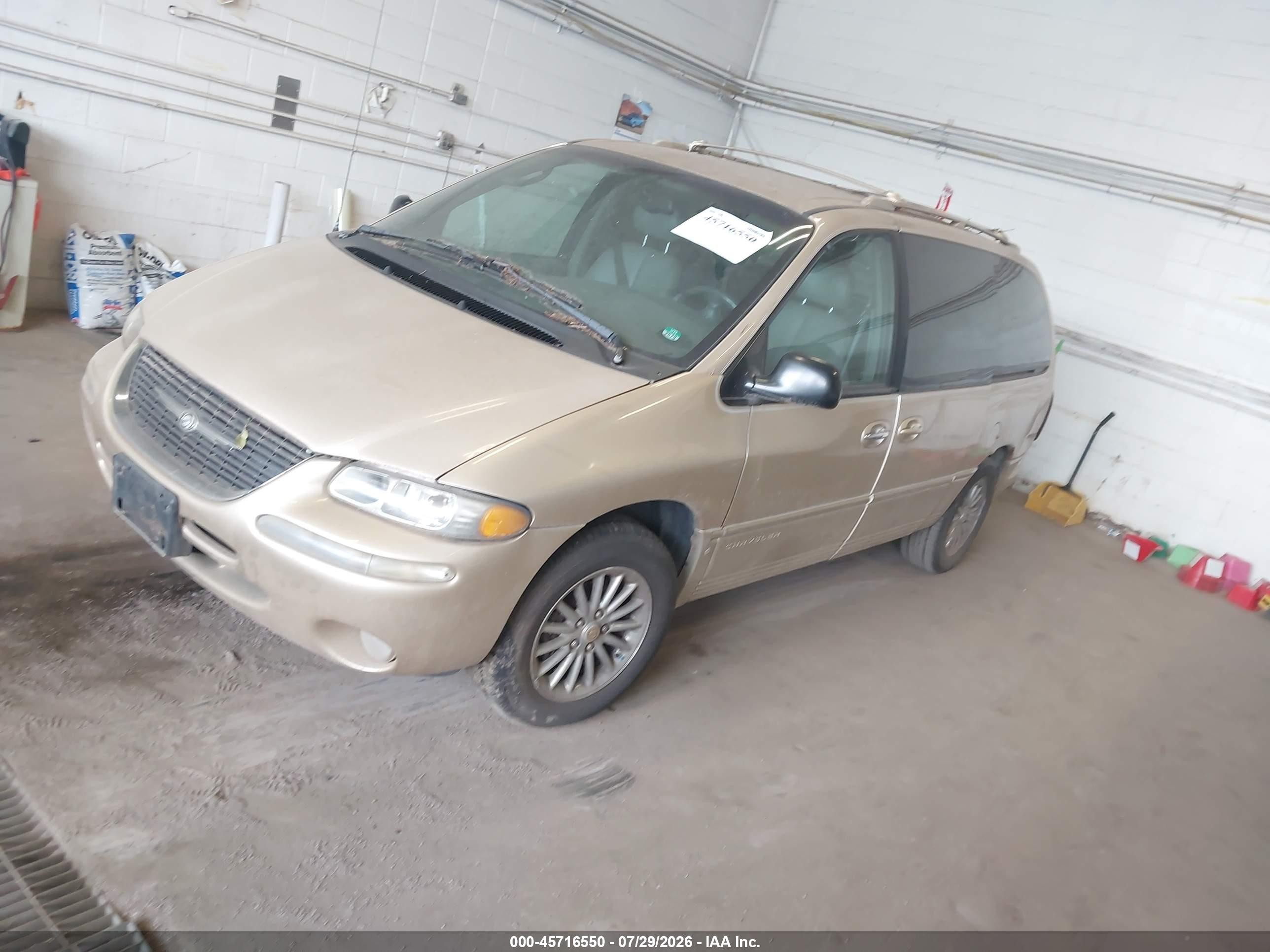 2000 Chrysler Town & Country Limited Золотой vin: 1C4GP64L6YB513688