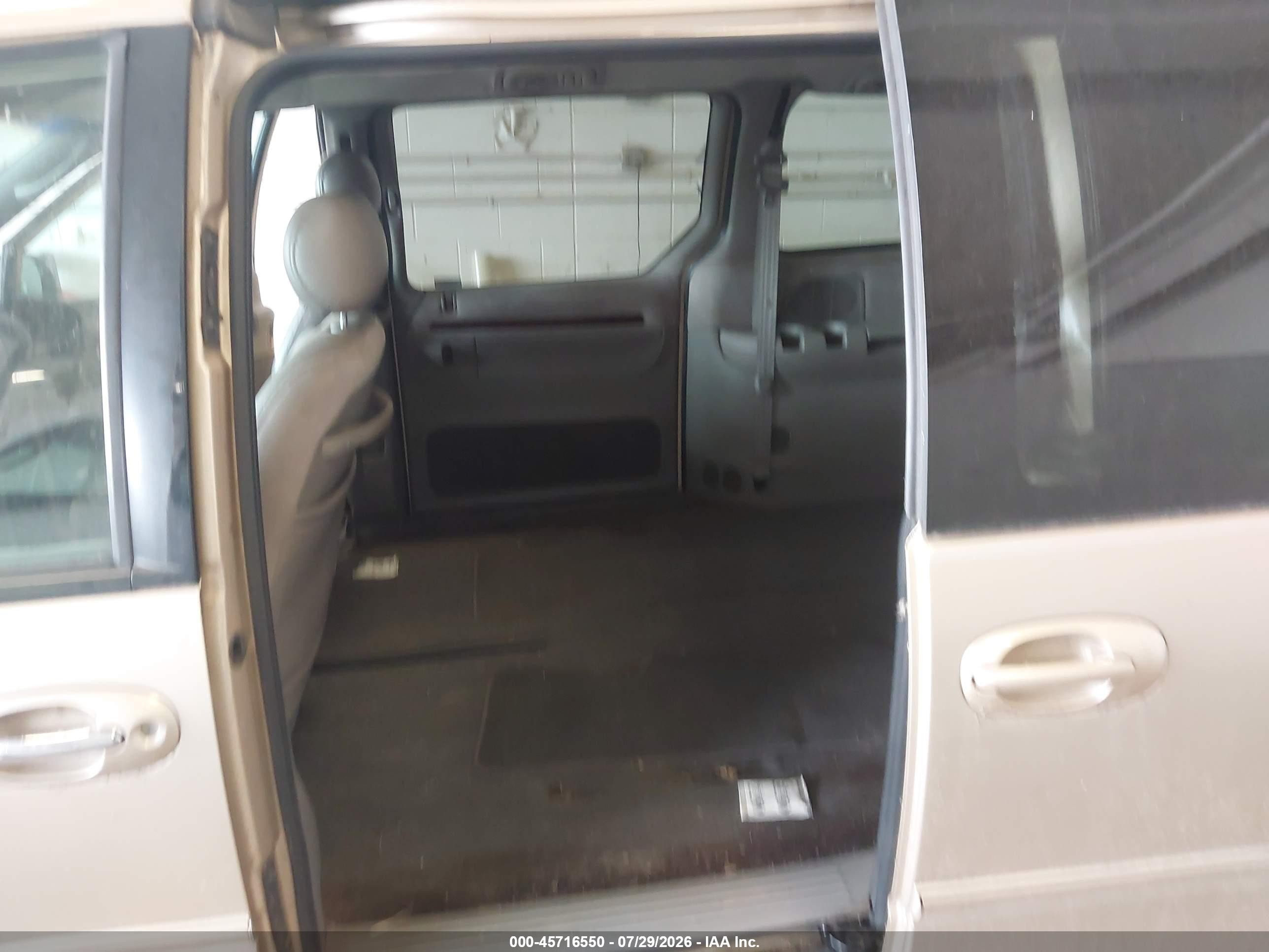 2000 Chrysler Town & Country Limited Золотой vin: 1C4GP64L6YB513688