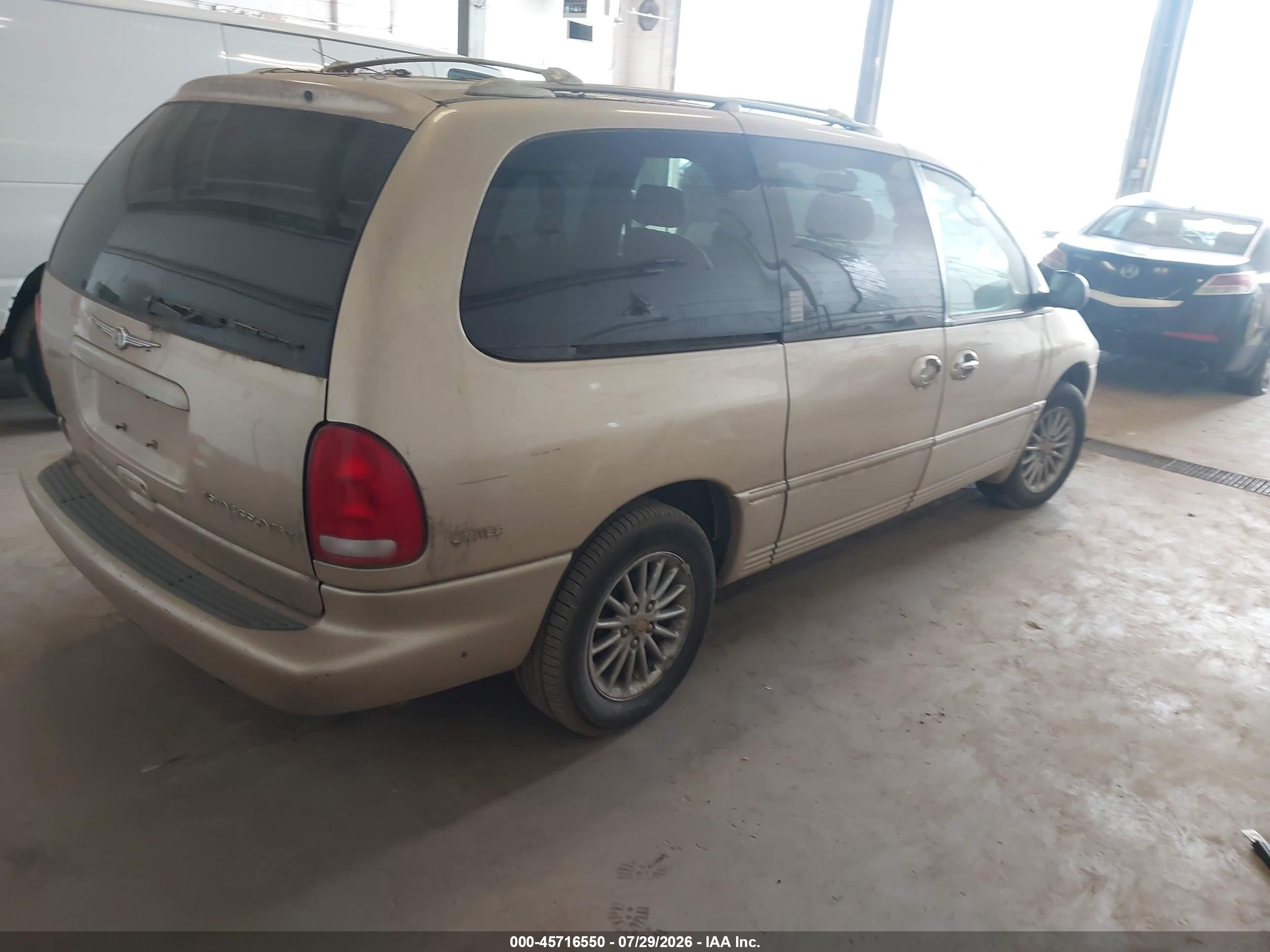 2000 Chrysler Town & Country Limited Золотой vin: 1C4GP64L6YB513688