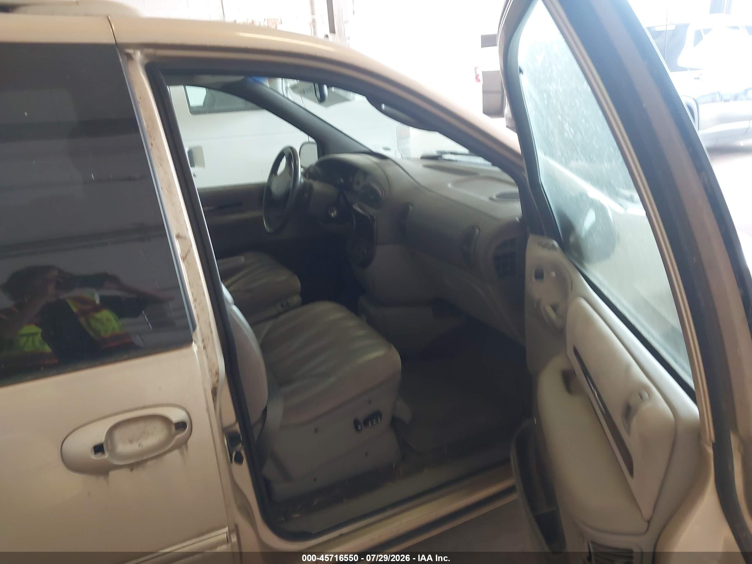 2000 Chrysler Town & Country Limited Золотой vin: 1C4GP64L6YB513688