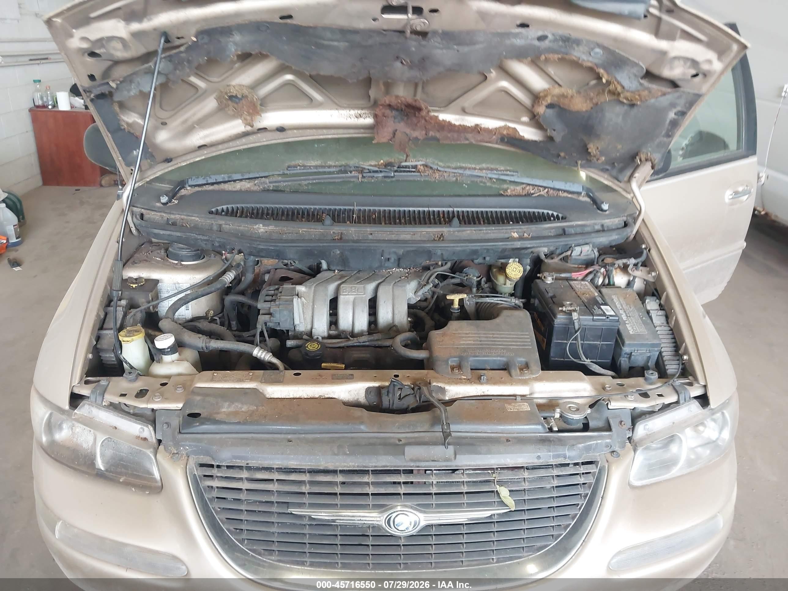 2000 Chrysler Town & Country Limited Золотой vin: 1C4GP64L6YB513688