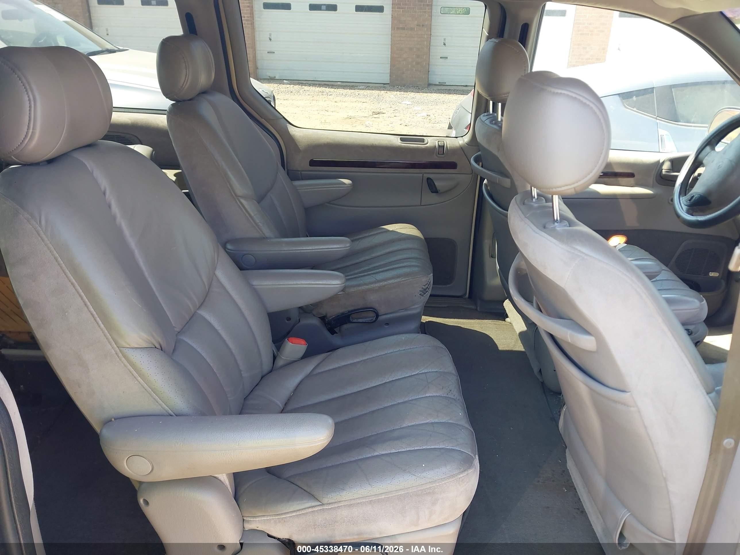 1999 Chrysler Town & Country Limited Желто-коричневый vin: 1C4GP64L7XB821659