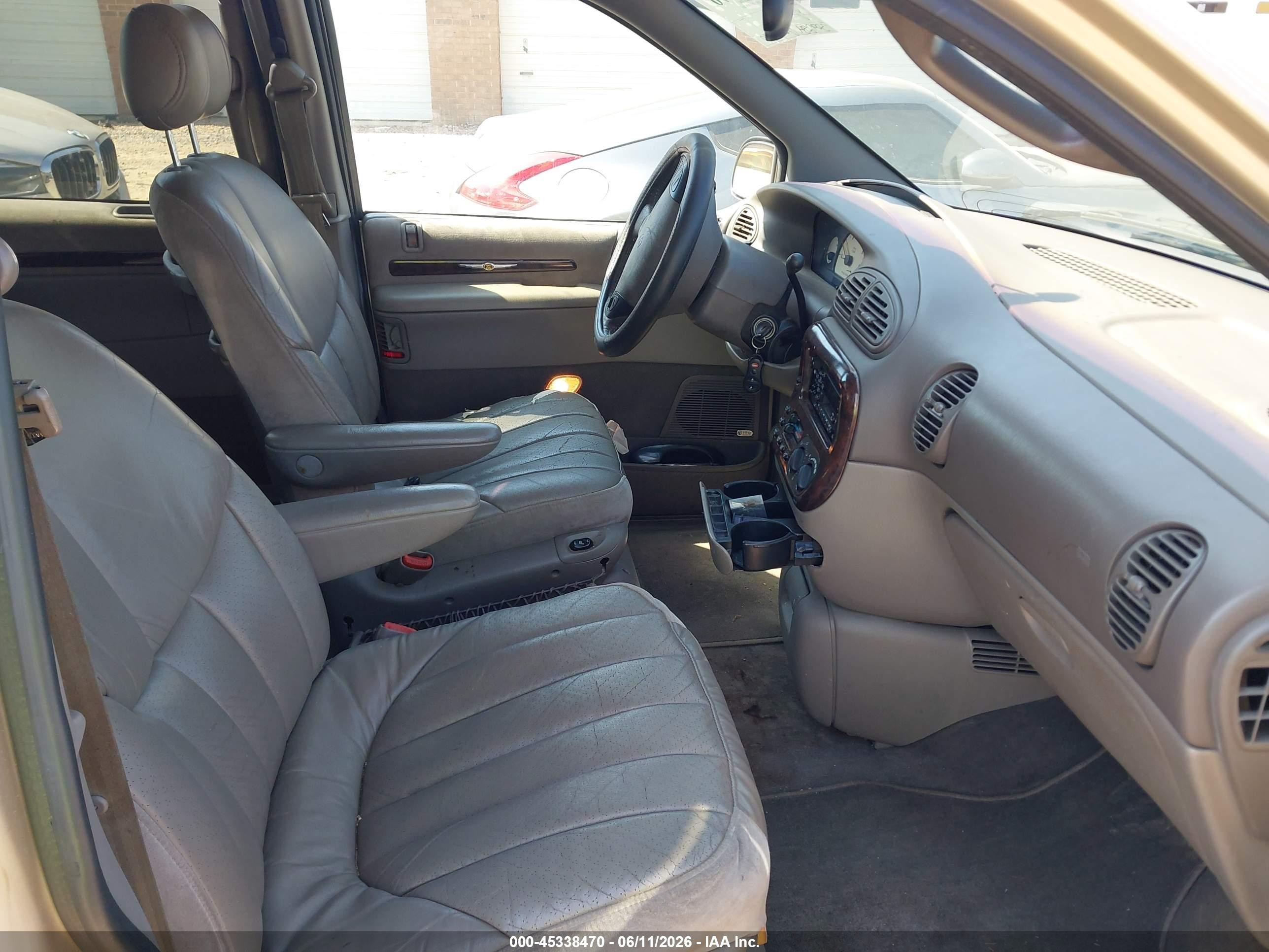 1999 Chrysler Town & Country Limited Желто-коричневый vin: 1C4GP64L7XB821659