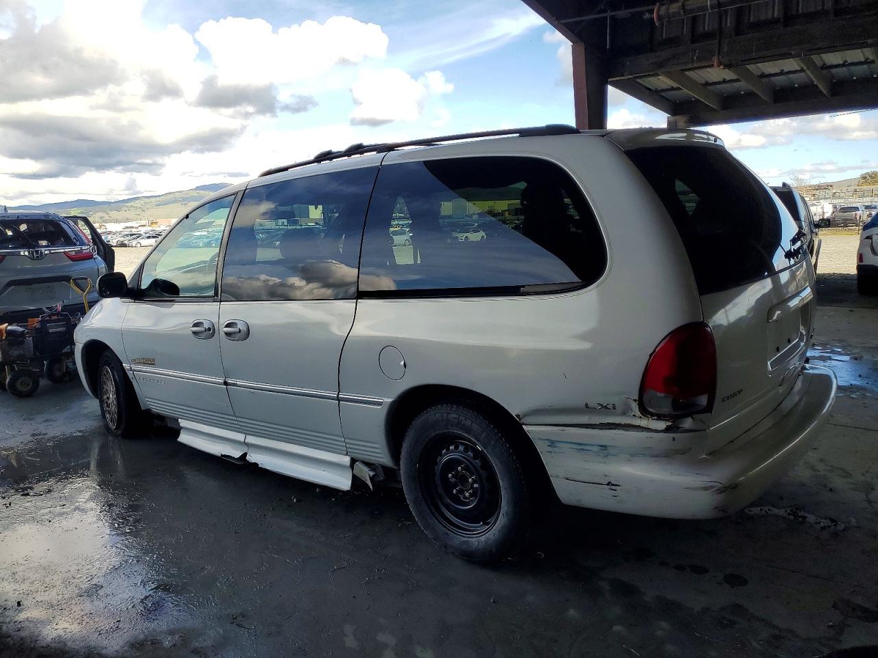 1998 Chrysler Town & Country Lxi White vin: 1C4GP64L8WB557883