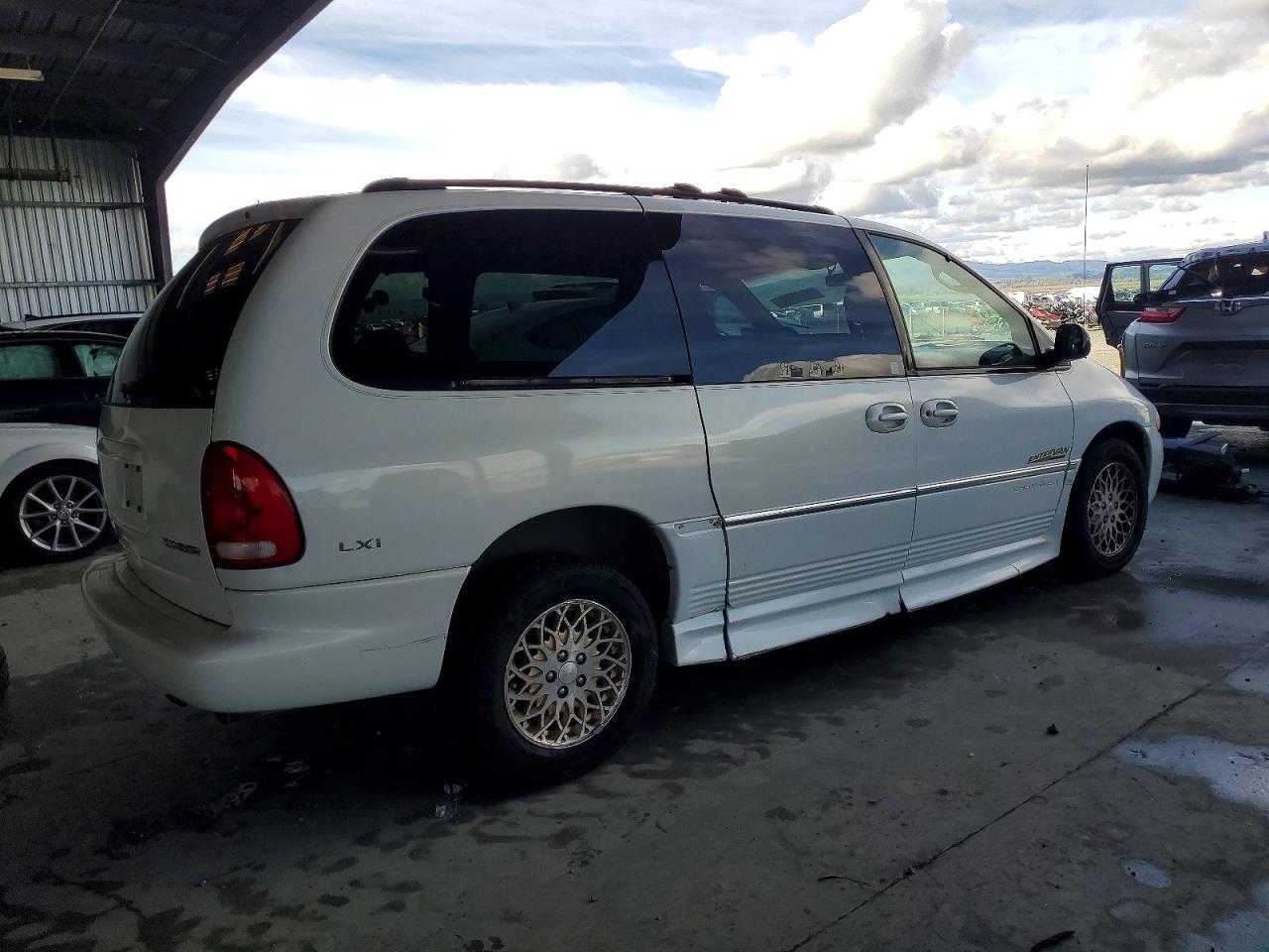 1998 Chrysler Town & Country Lxi White vin: 1C4GP64L8WB557883
