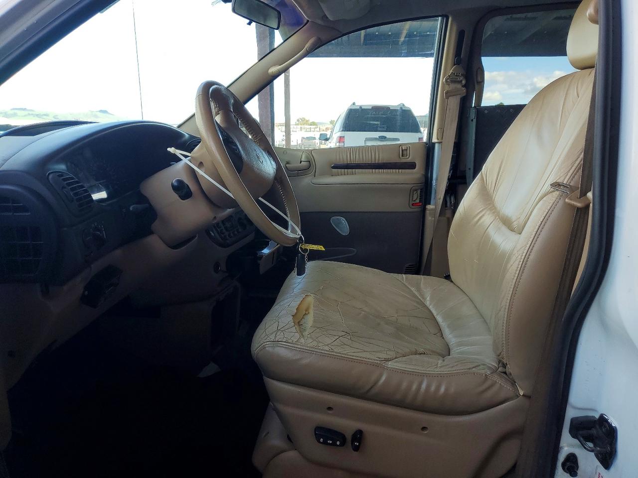 1998 Chrysler Town & Country Lxi White vin: 1C4GP64L8WB557883