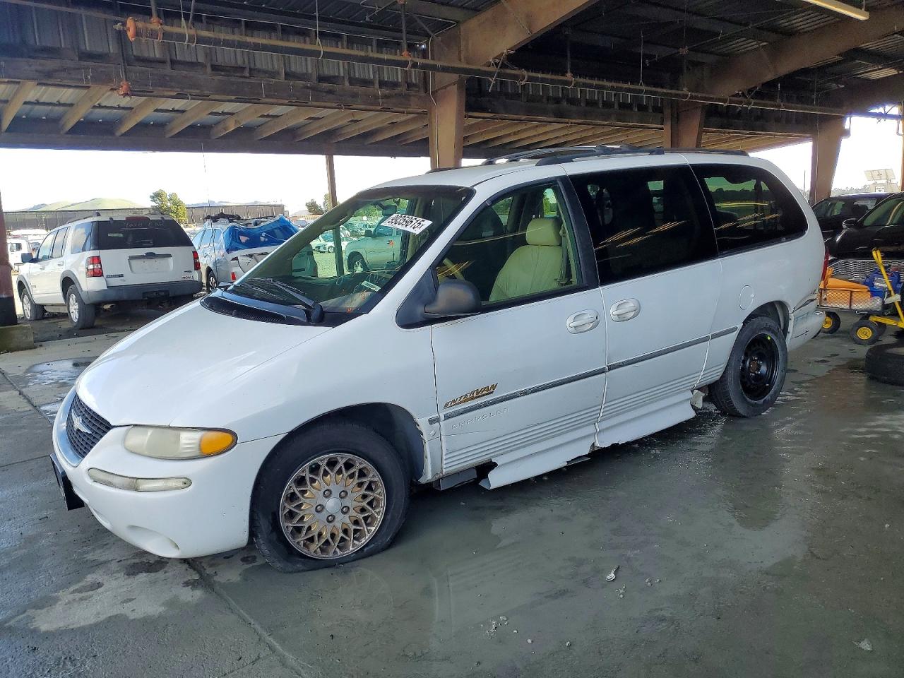 1998 Chrysler Town & Country Lxi White vin: 1C4GP64L8WB557883