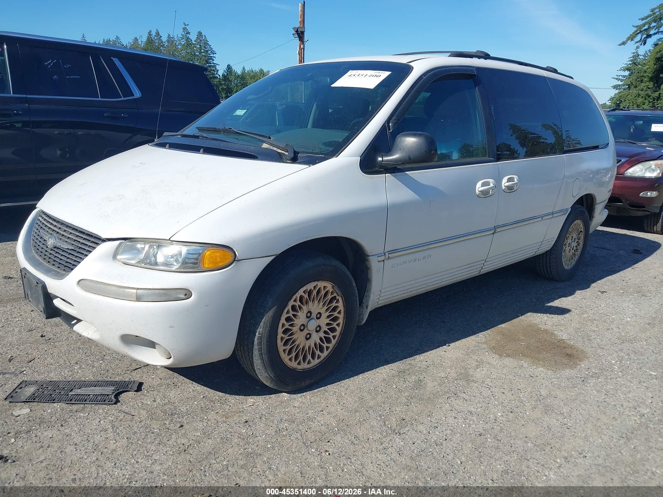 1998 Chrysler Town & Country Lxi White vin: 1C4GP64L8WB656574