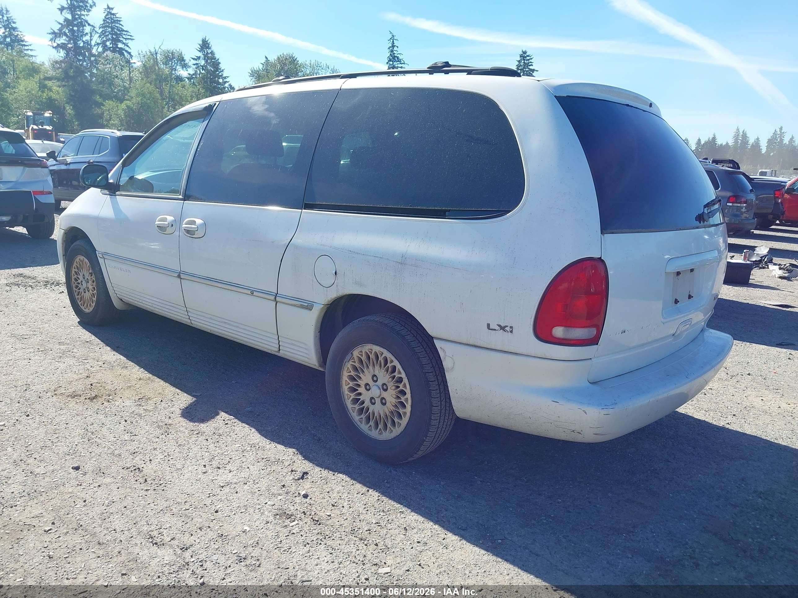 1998 Chrysler Town & Country Lxi White vin: 1C4GP64L8WB656574