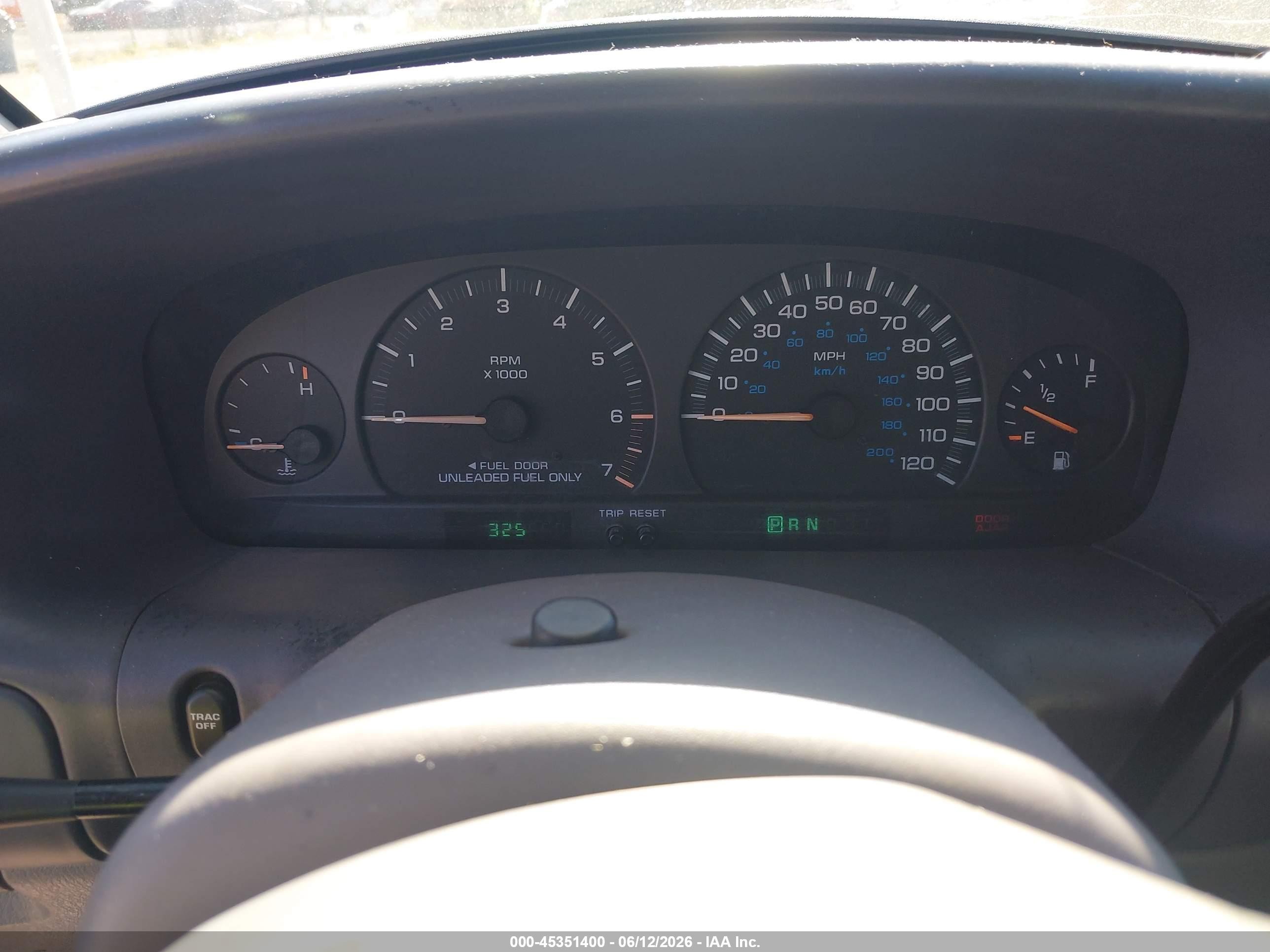 1998 Chrysler Town & Country Lxi White vin: 1C4GP64L8WB656574