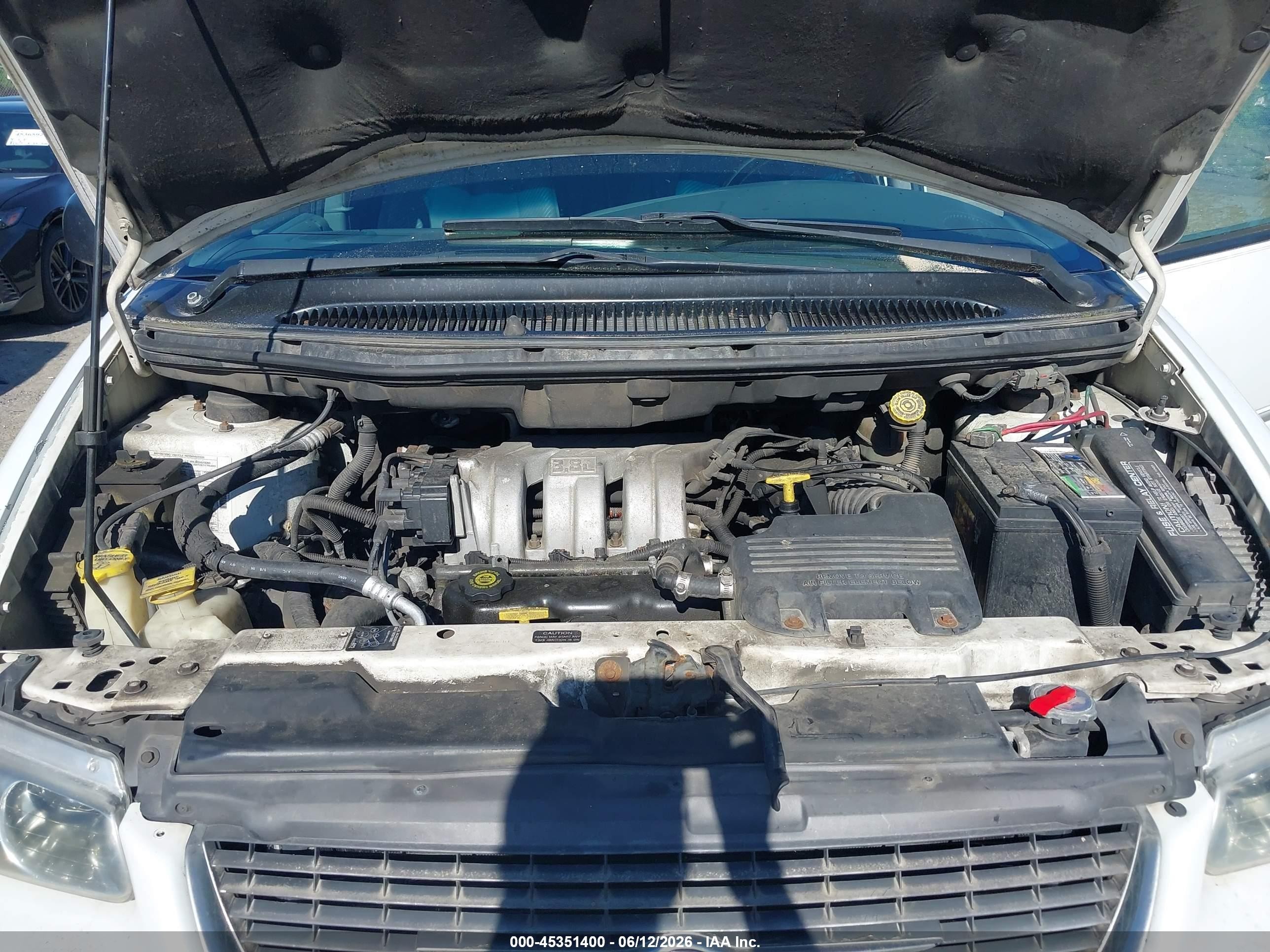 1998 Chrysler Town & Country Lxi White vin: 1C4GP64L8WB656574