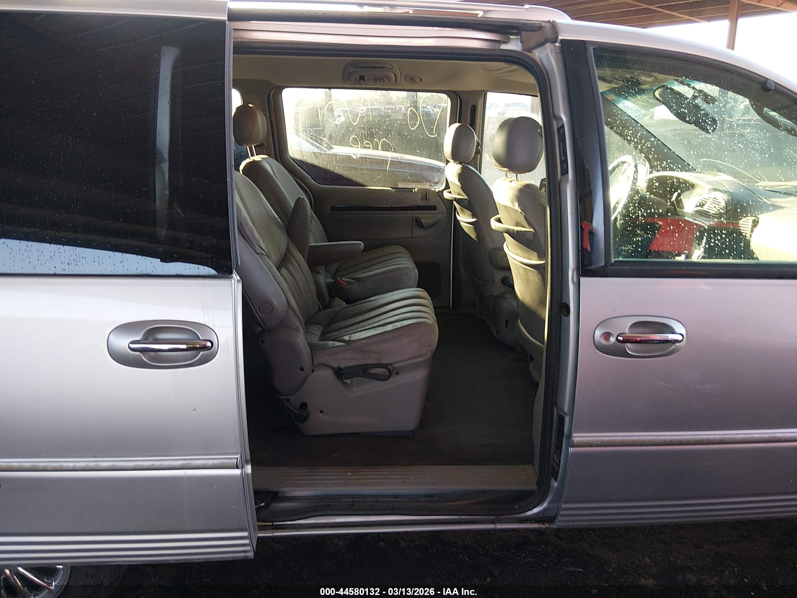 1999 Chrysler Town & Country Limited Silver vin: 1C4GP64L8XB916537