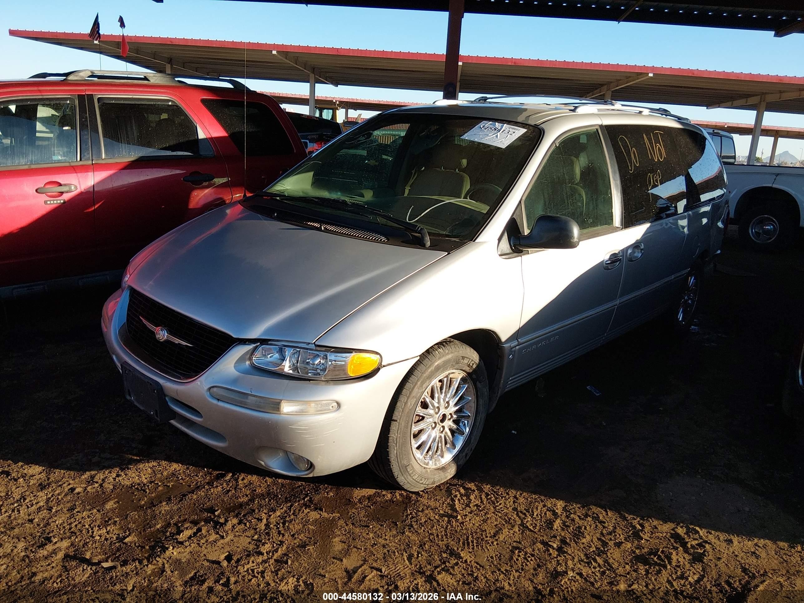 1999 Chrysler Town & Country Limited Silver vin: 1C4GP64L8XB916537