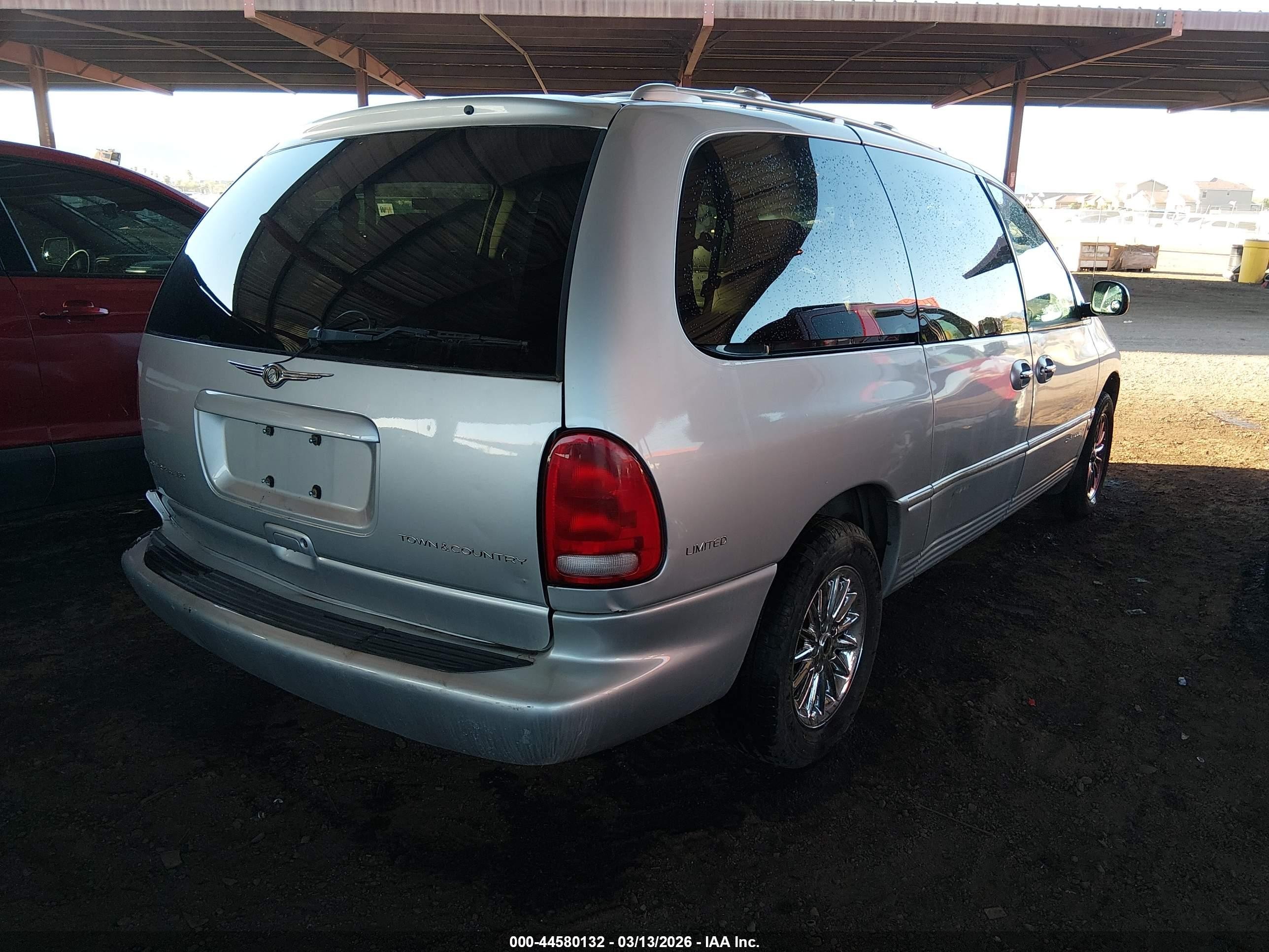 1999 Chrysler Town & Country Limited Silver vin: 1C4GP64L8XB916537