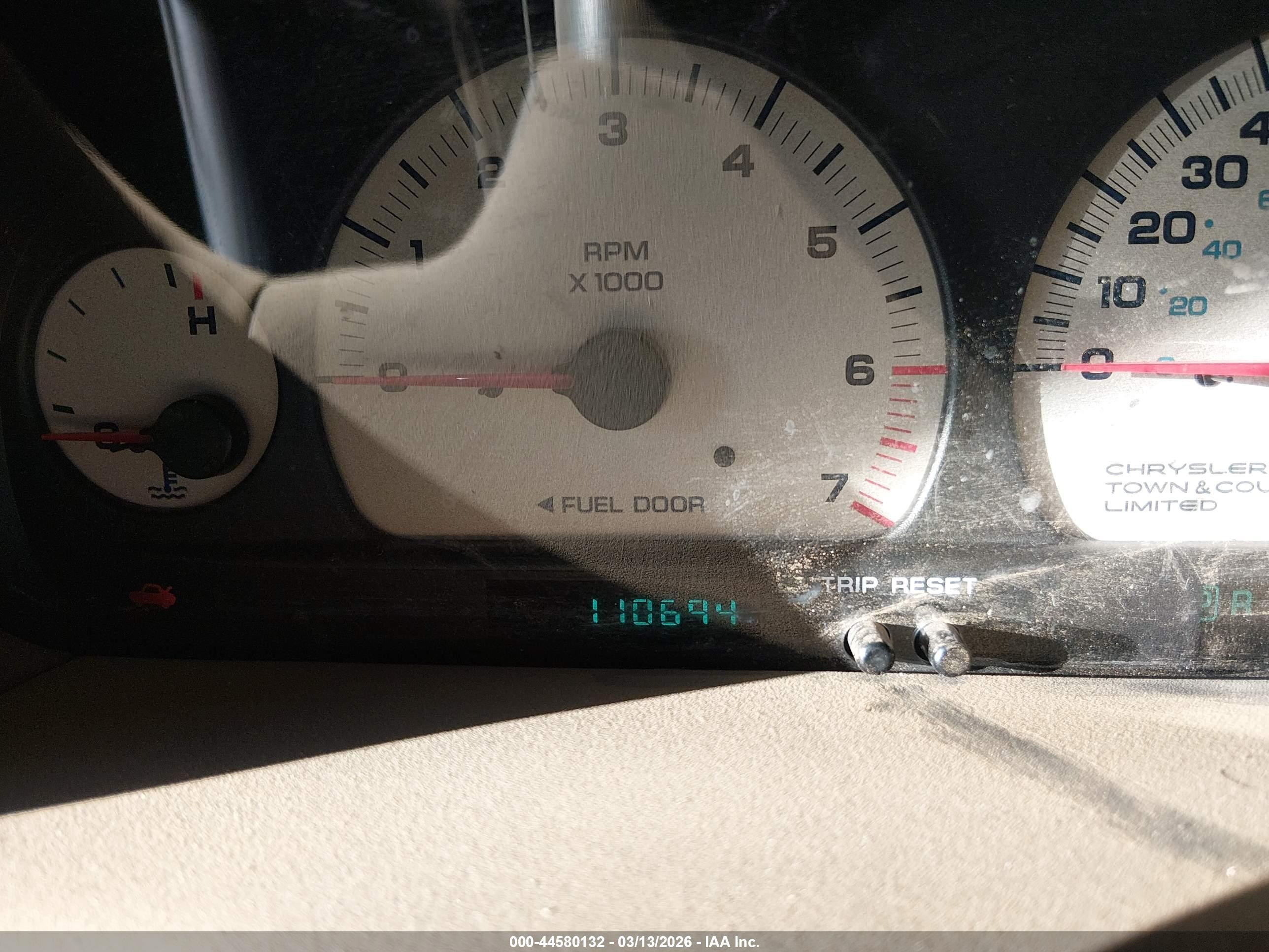 1999 Chrysler Town & Country Limited Silver vin: 1C4GP64L8XB916537