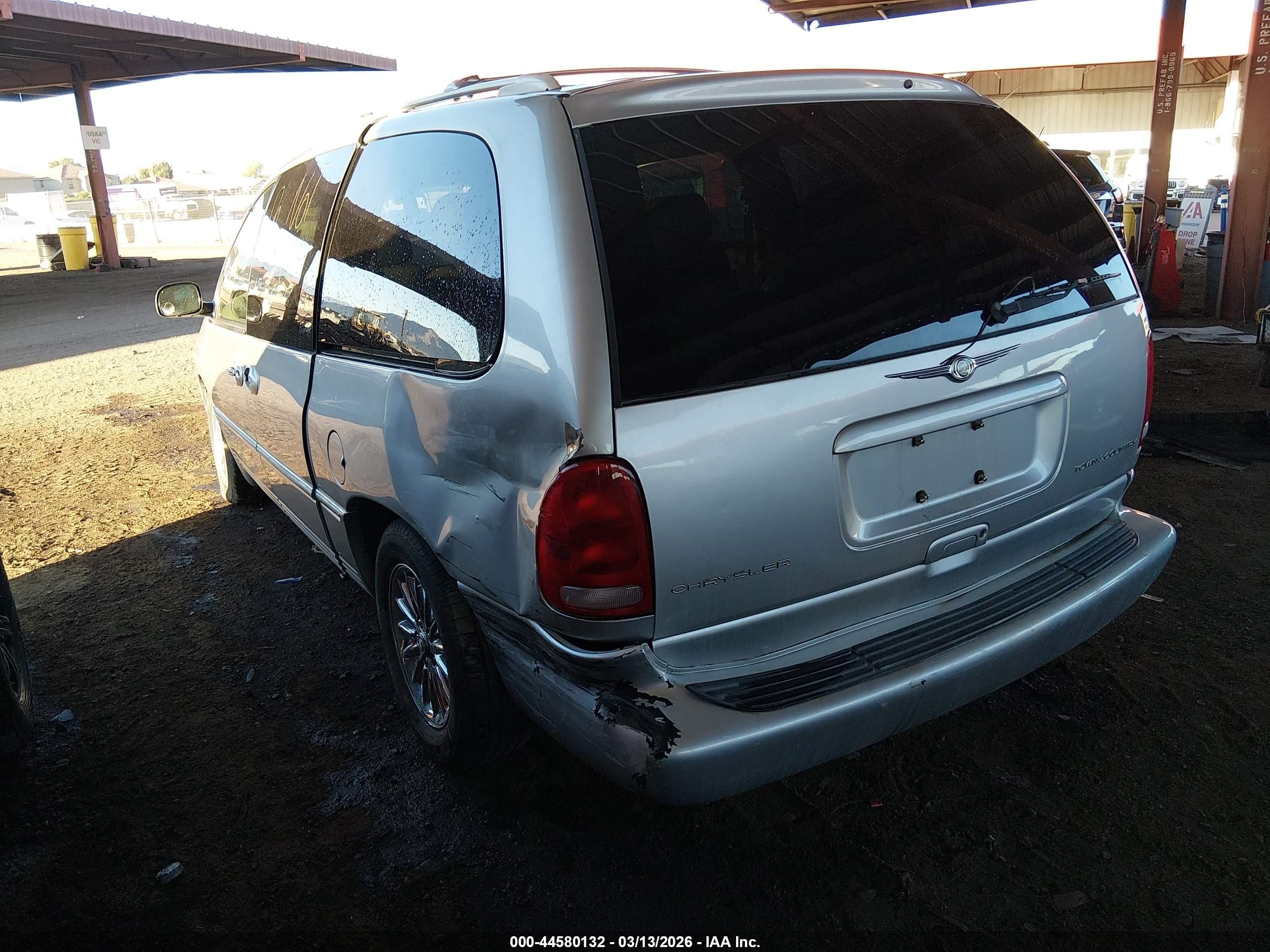 1999 Chrysler Town & Country Limited Silver vin: 1C4GP64L8XB916537