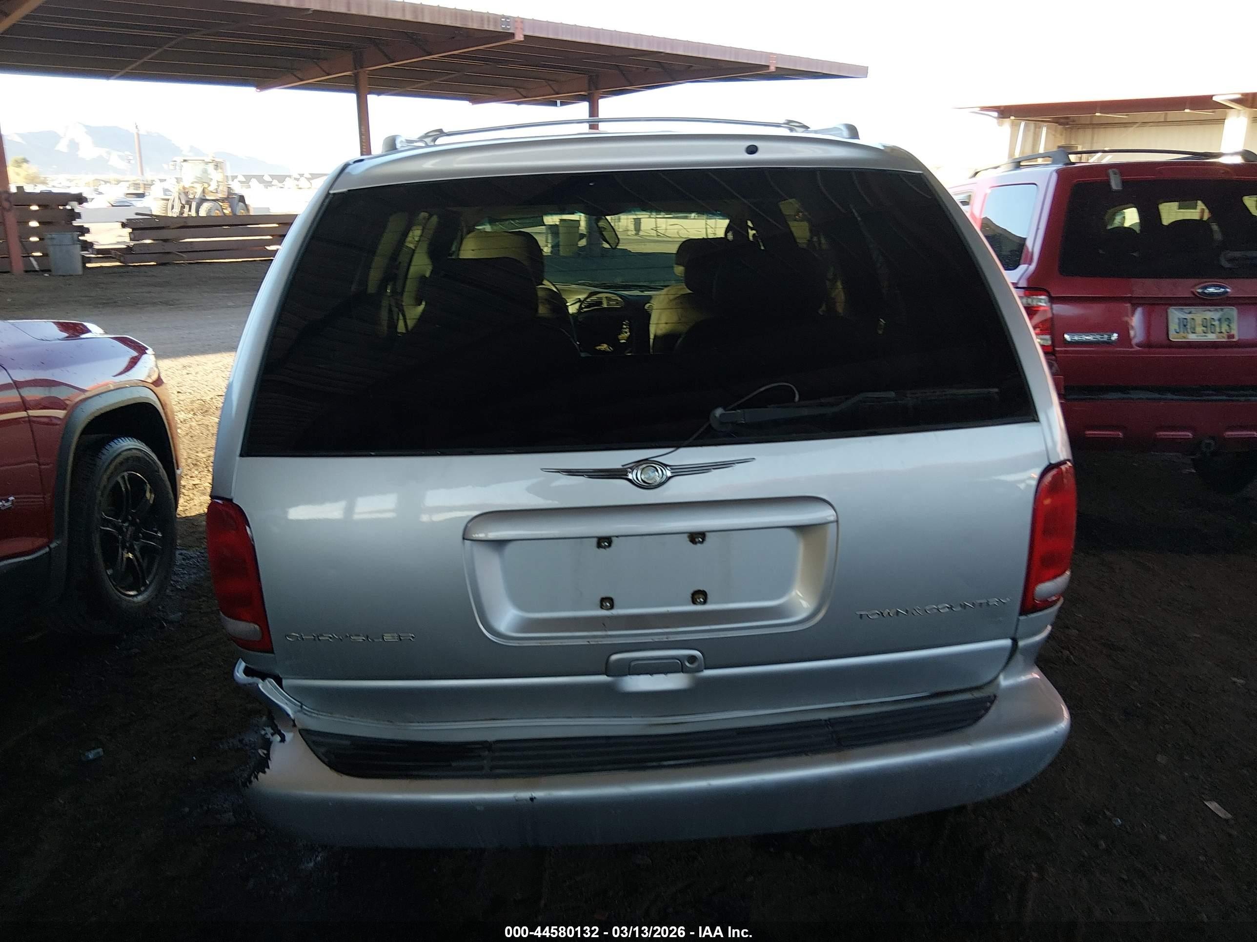 1999 Chrysler Town & Country Limited Silver vin: 1C4GP64L8XB916537