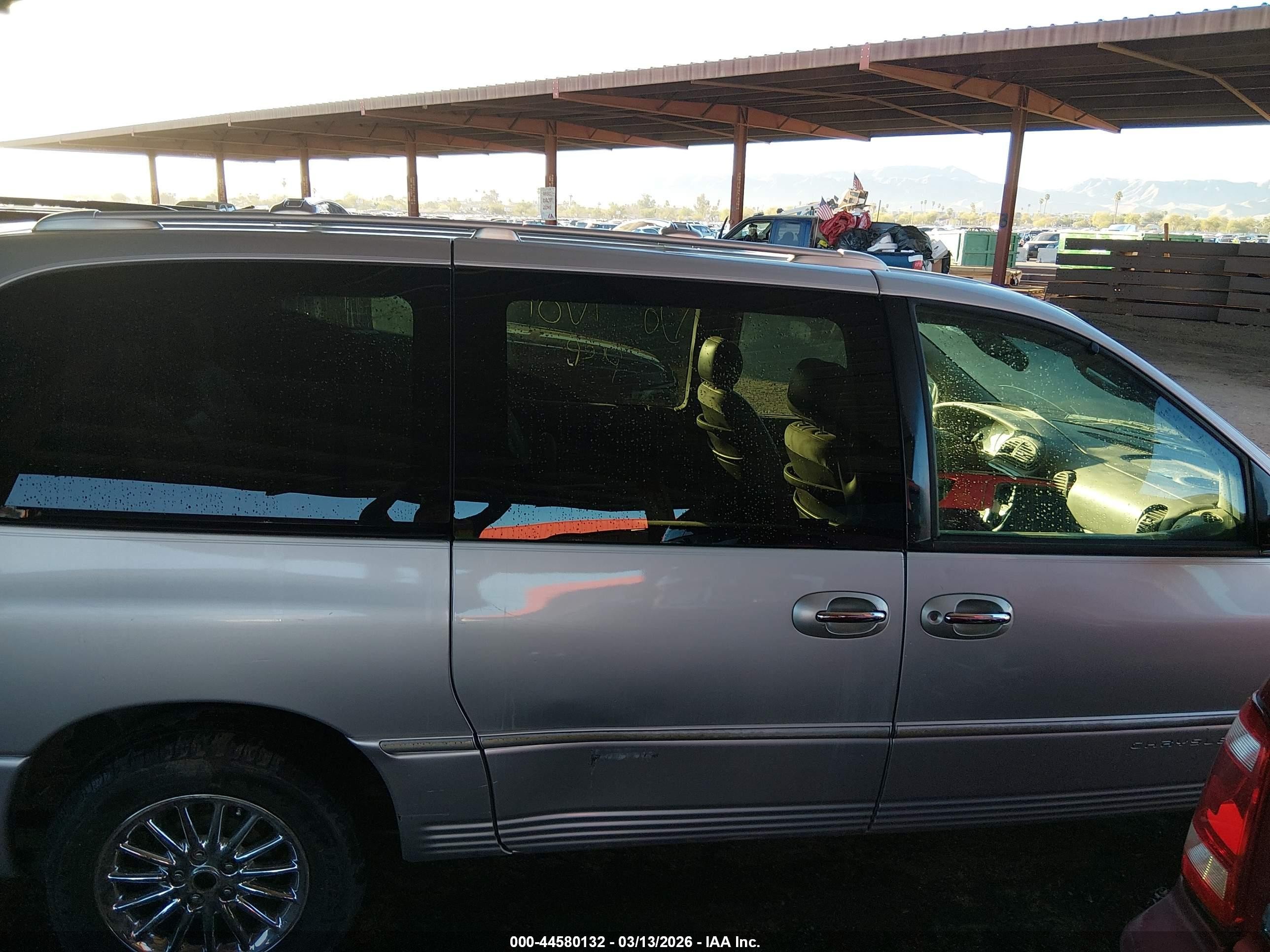 1999 Chrysler Town & Country Limited Silver vin: 1C4GP64L8XB916537
