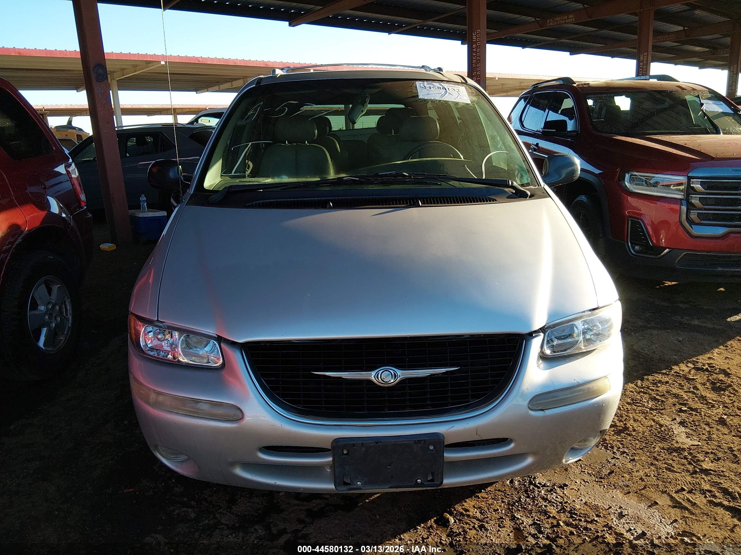 1999 Chrysler Town & Country Limited Silver vin: 1C4GP64L8XB916537
