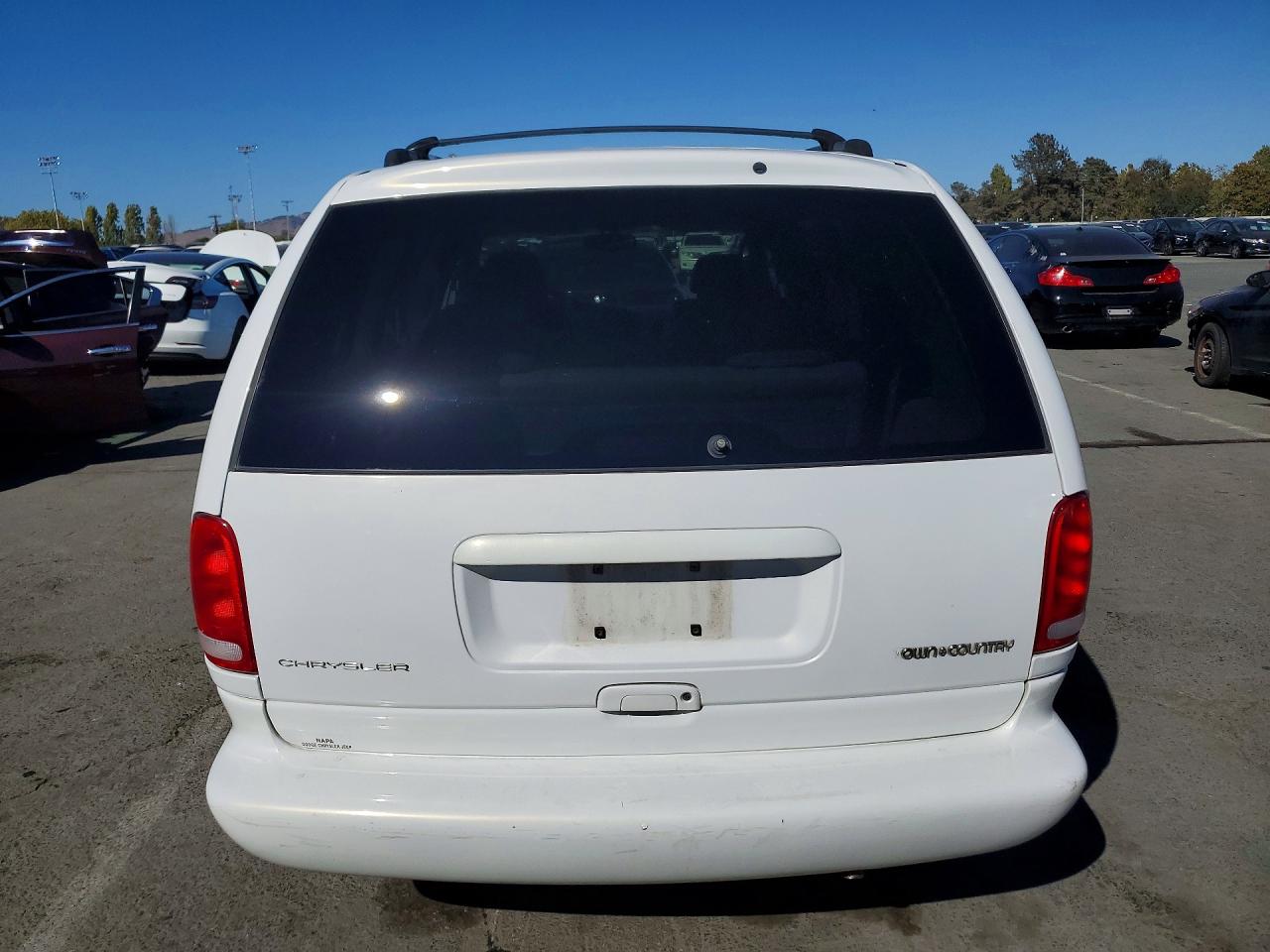 1998 Chrysler Town & Country Lxi White vin: 1C4GP64L9WB630467