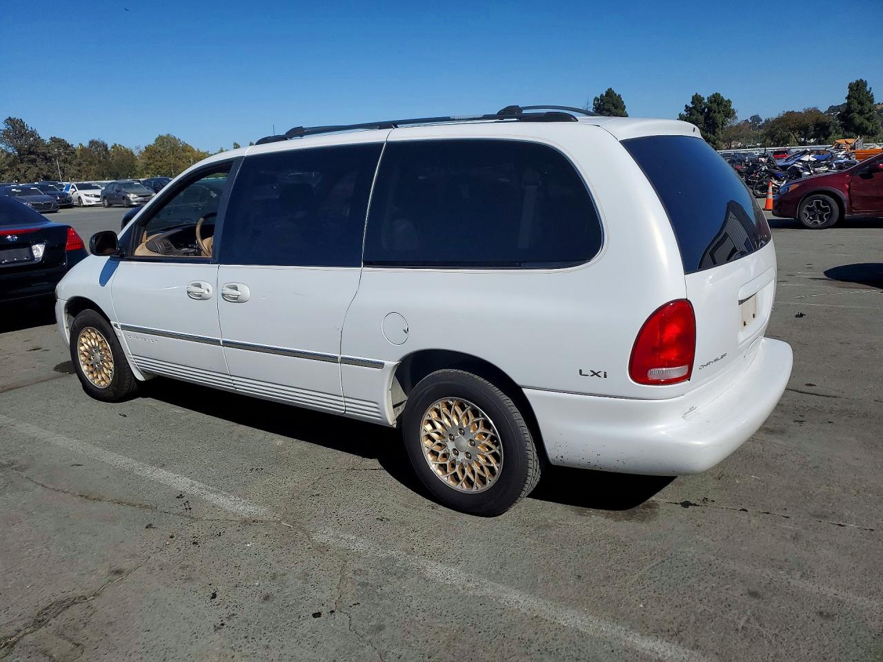1998 Chrysler Town & Country Lxi White vin: 1C4GP64L9WB630467