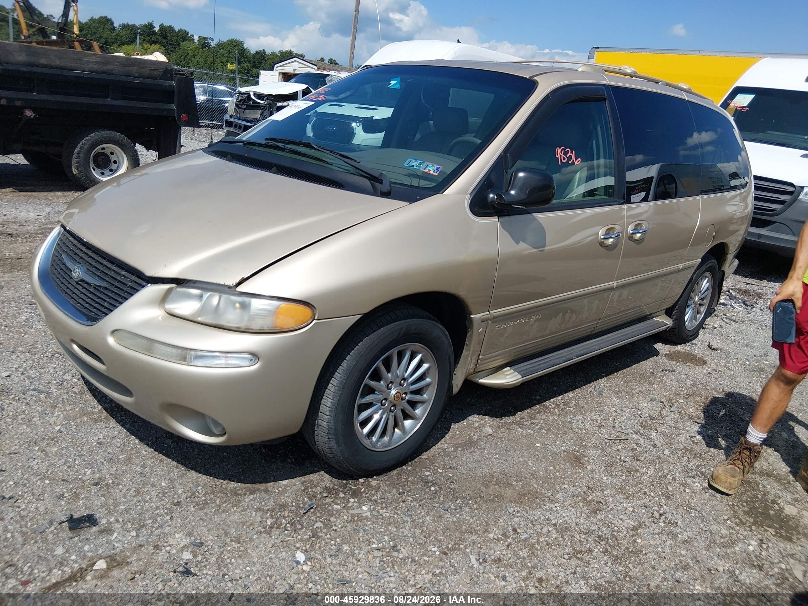 1999 Chrysler Town & Country Limited Tan vin: 1C4GP64L9XB538437