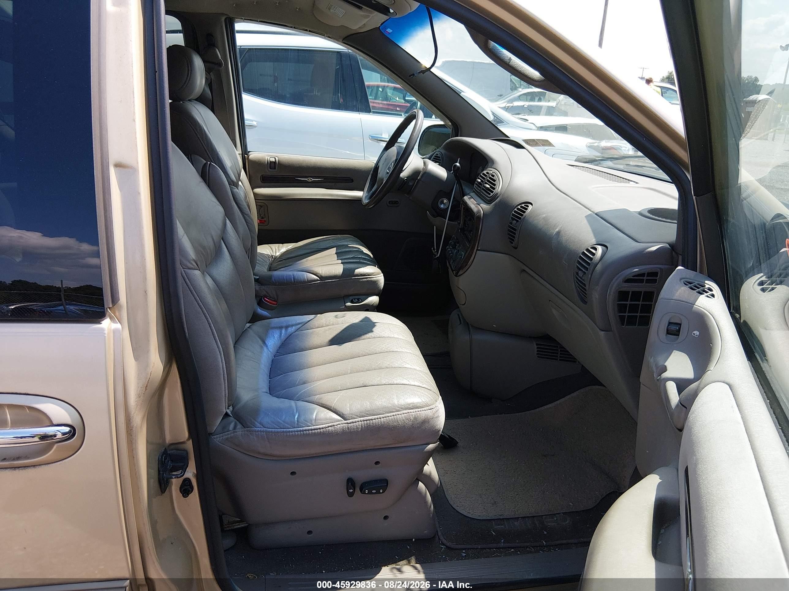 1999 Chrysler Town & Country Limited Tan vin: 1C4GP64L9XB538437