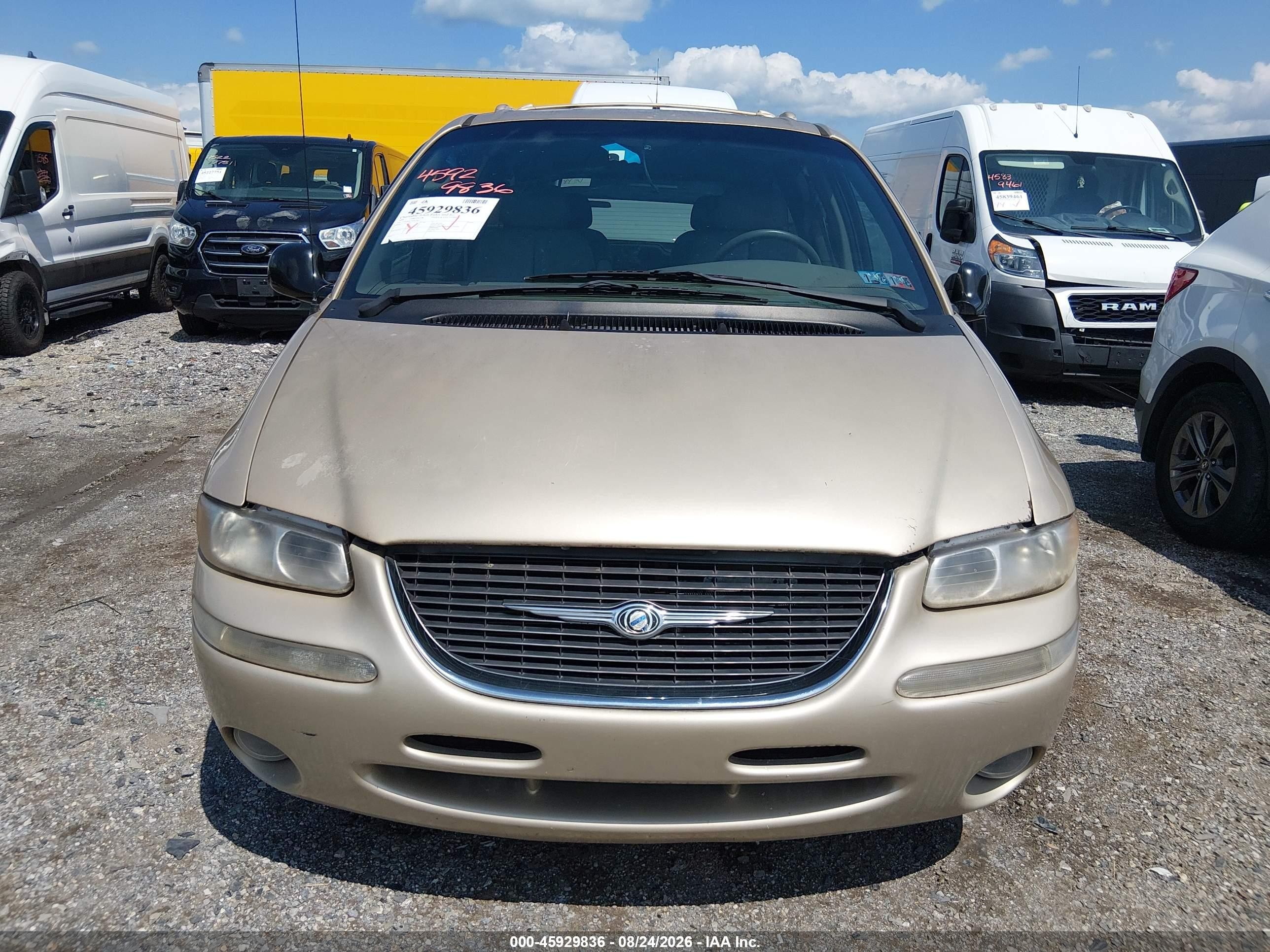 1999 Chrysler Town & Country Limited Tan vin: 1C4GP64L9XB538437