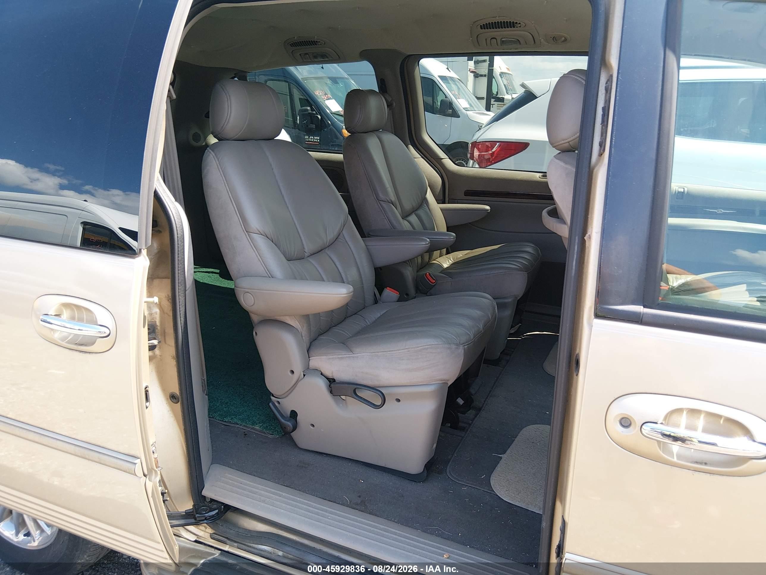 1999 Chrysler Town & Country Limited Tan vin: 1C4GP64L9XB538437