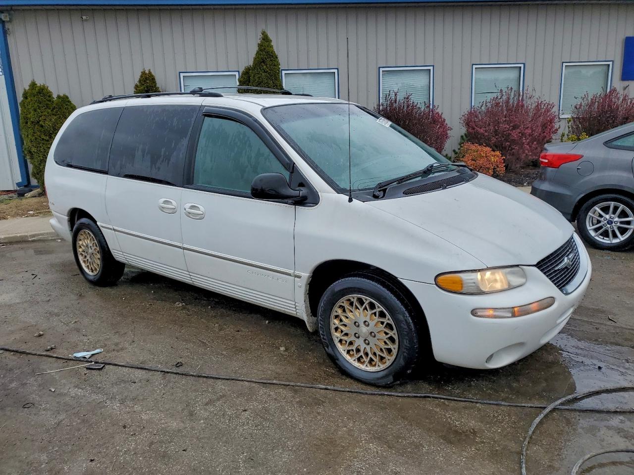 1998 Chrysler Town & Country Lxi White vin: 1C4GP64LXWB545105
