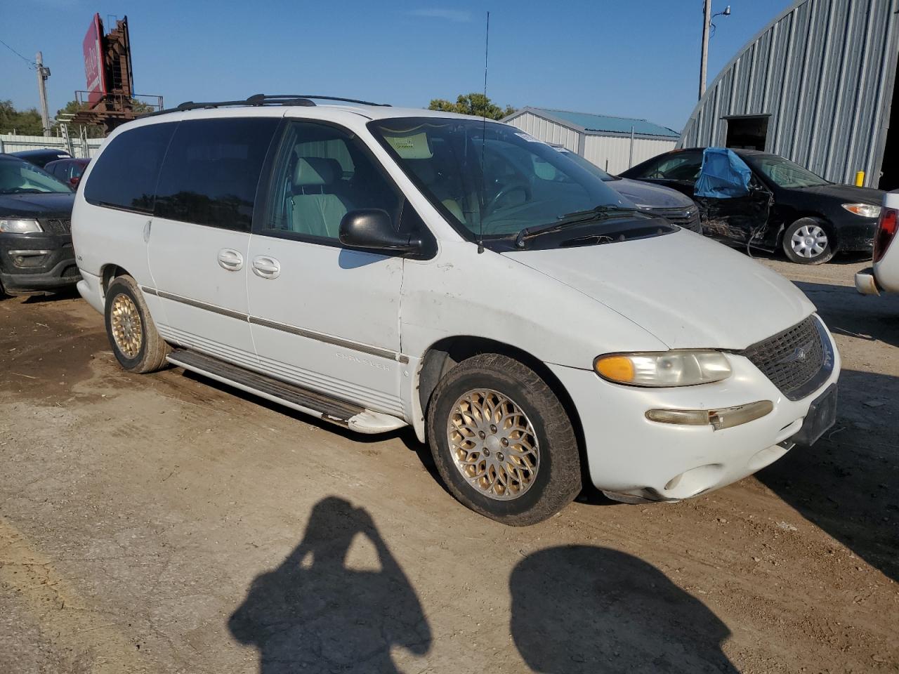 1998 Chrysler Town & Country Lxi White vin: 1C4GP64LXWB594126