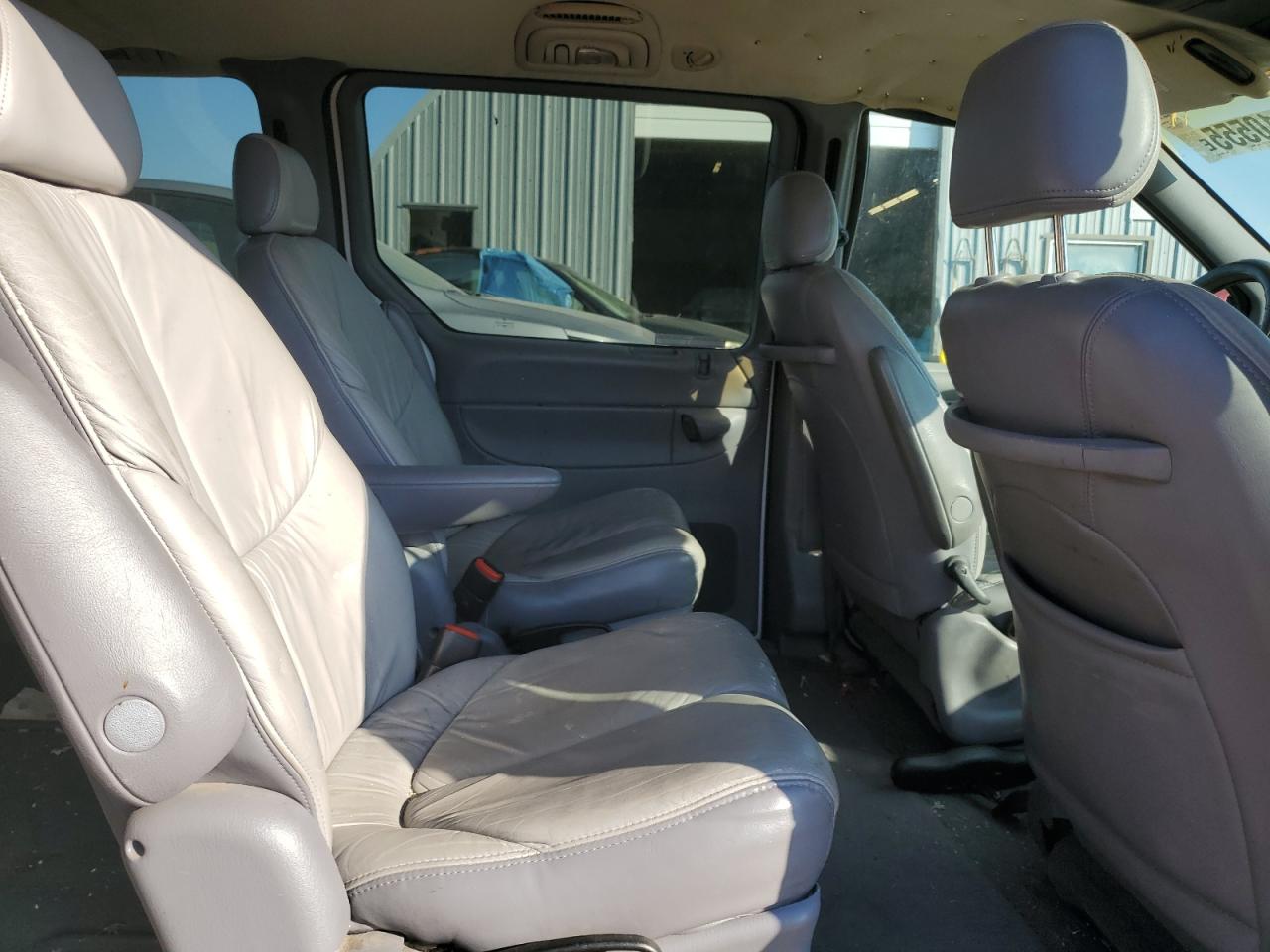 1998 Chrysler Town & Country Lxi White vin: 1C4GP64LXWB594126