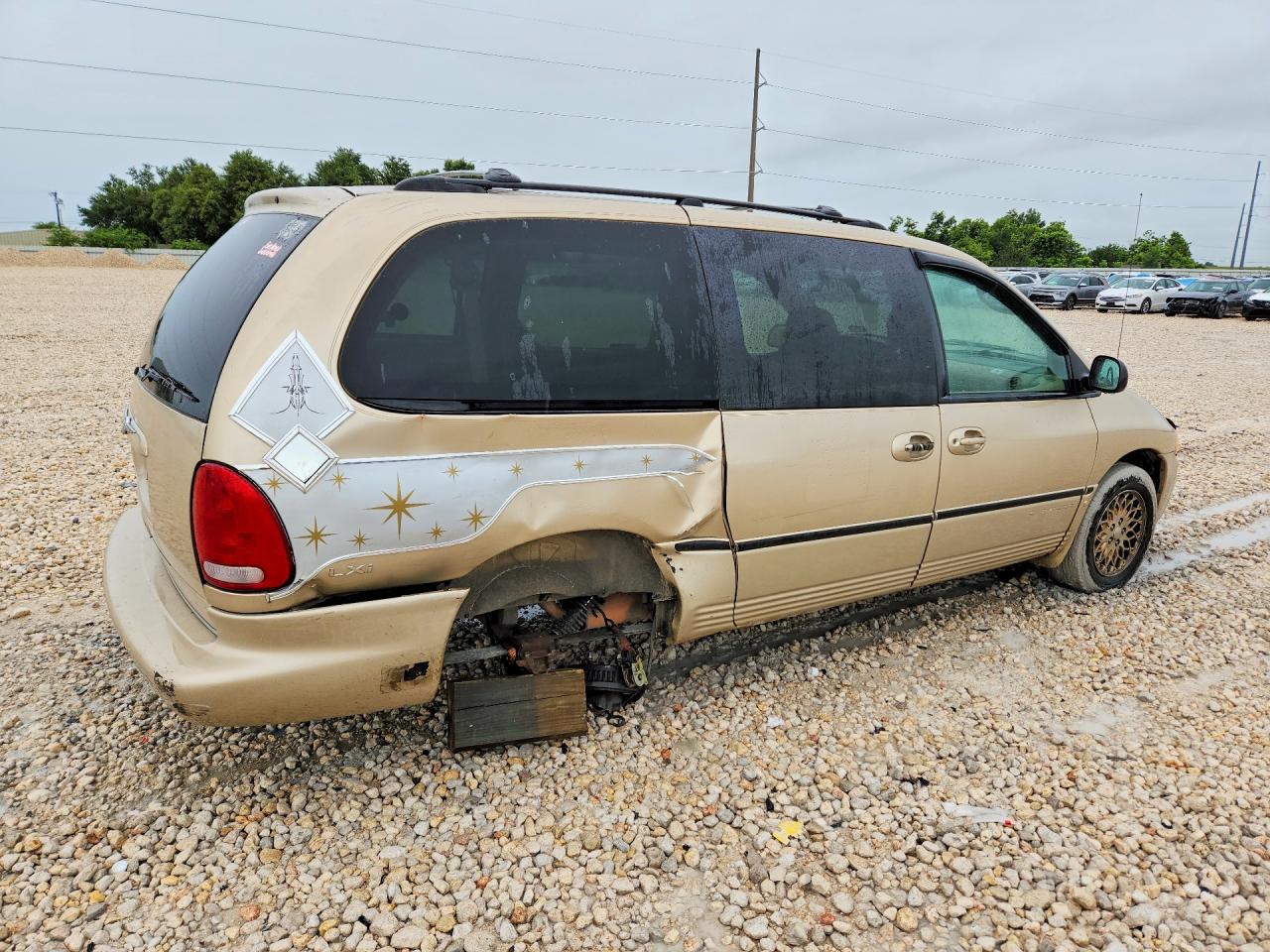 1998 Chrysler Town And Country Gold vin: 1C4GP64LXWB644491