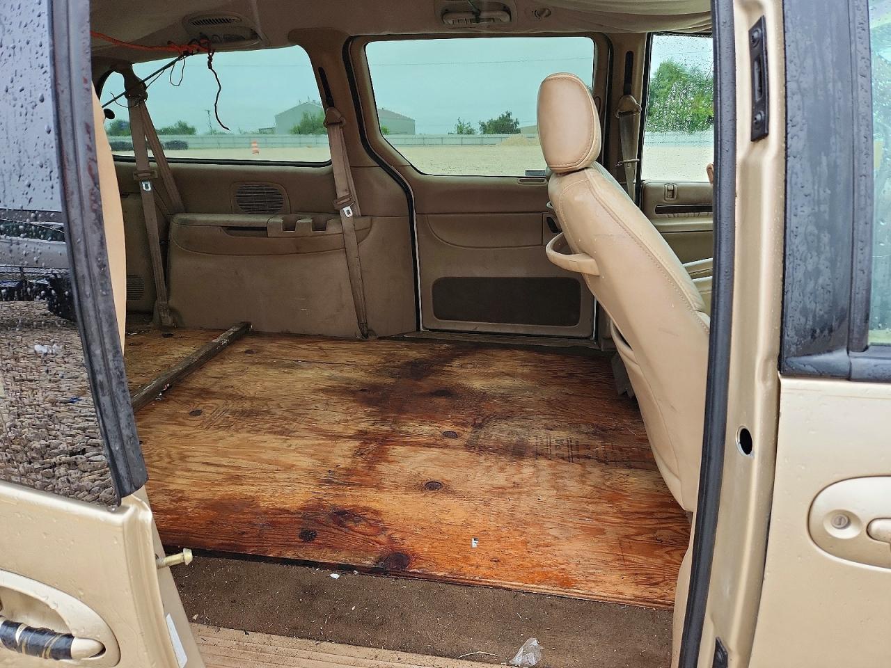 1998 Chrysler Town And Country Gold vin: 1C4GP64LXWB644491
