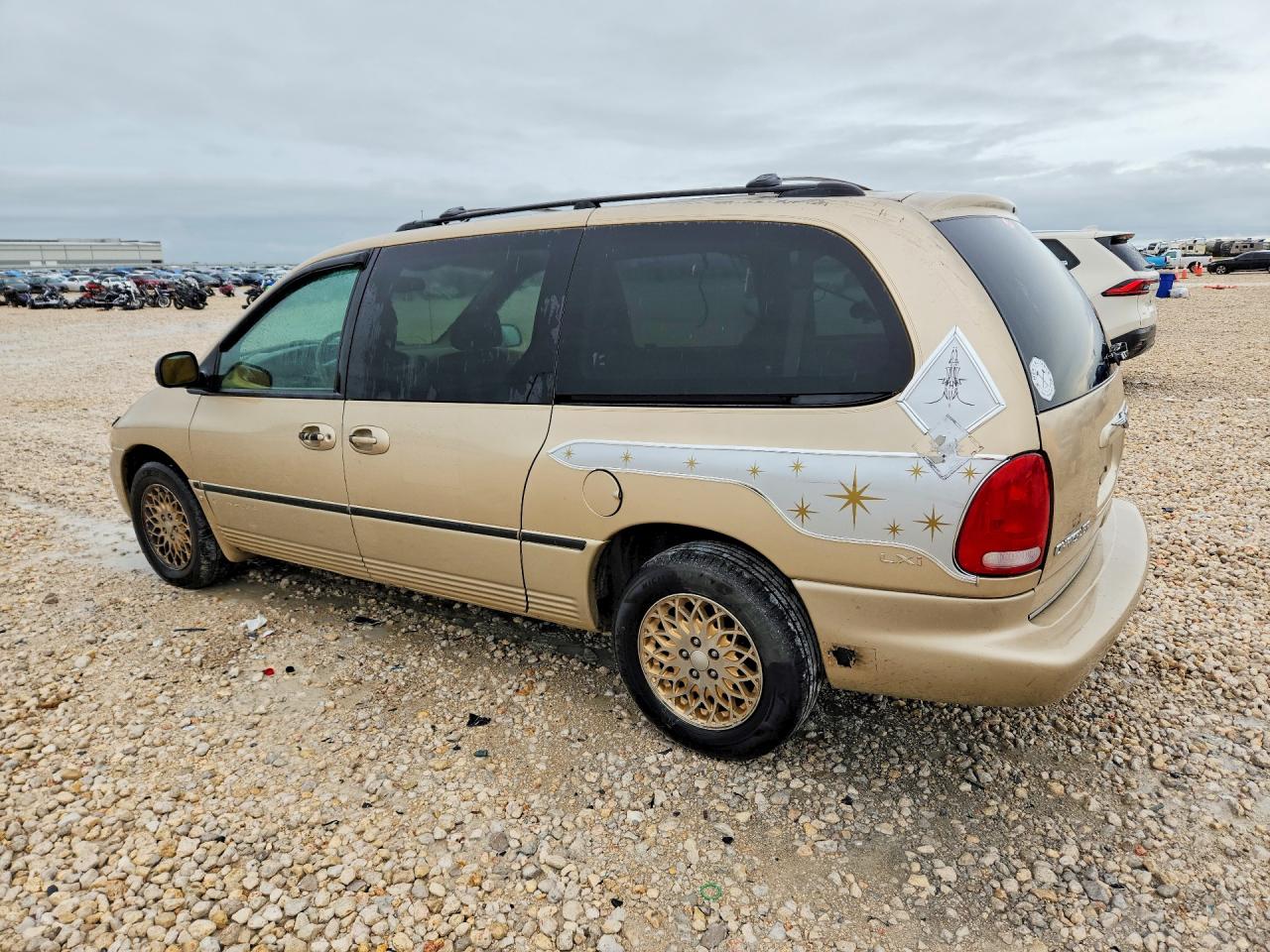 1998 Chrysler Town And Country Gold vin: 1C4GP64LXWB644491