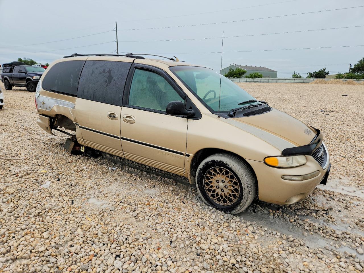 1998 Chrysler Town And Country Gold vin: 1C4GP64LXWB644491