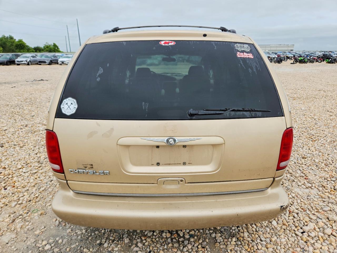 1998 Chrysler Town And Country Gold vin: 1C4GP64LXWB644491