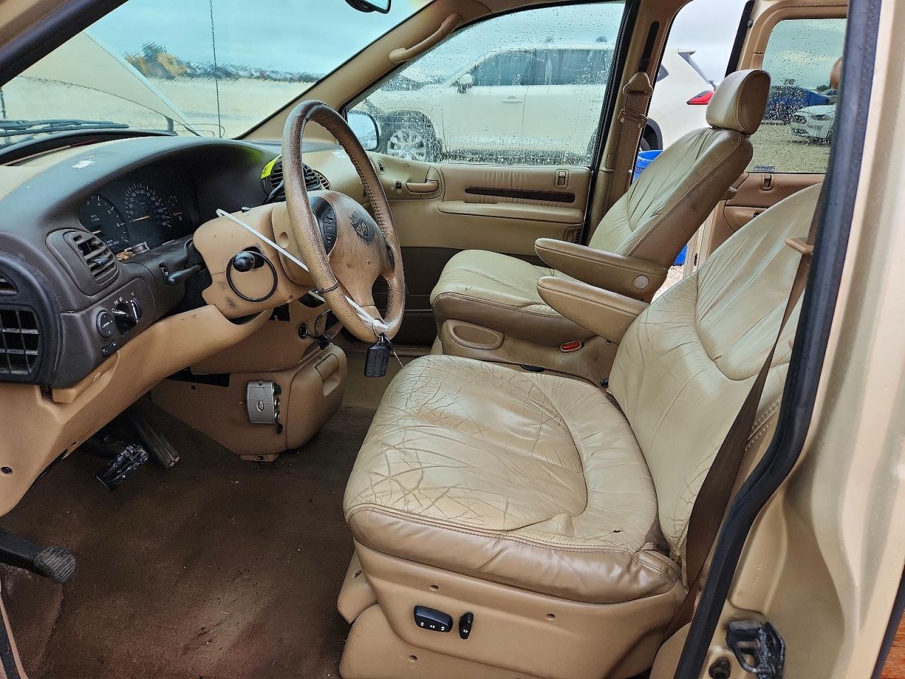 1998 Chrysler Town And Country Gold vin: 1C4GP64LXWB644491