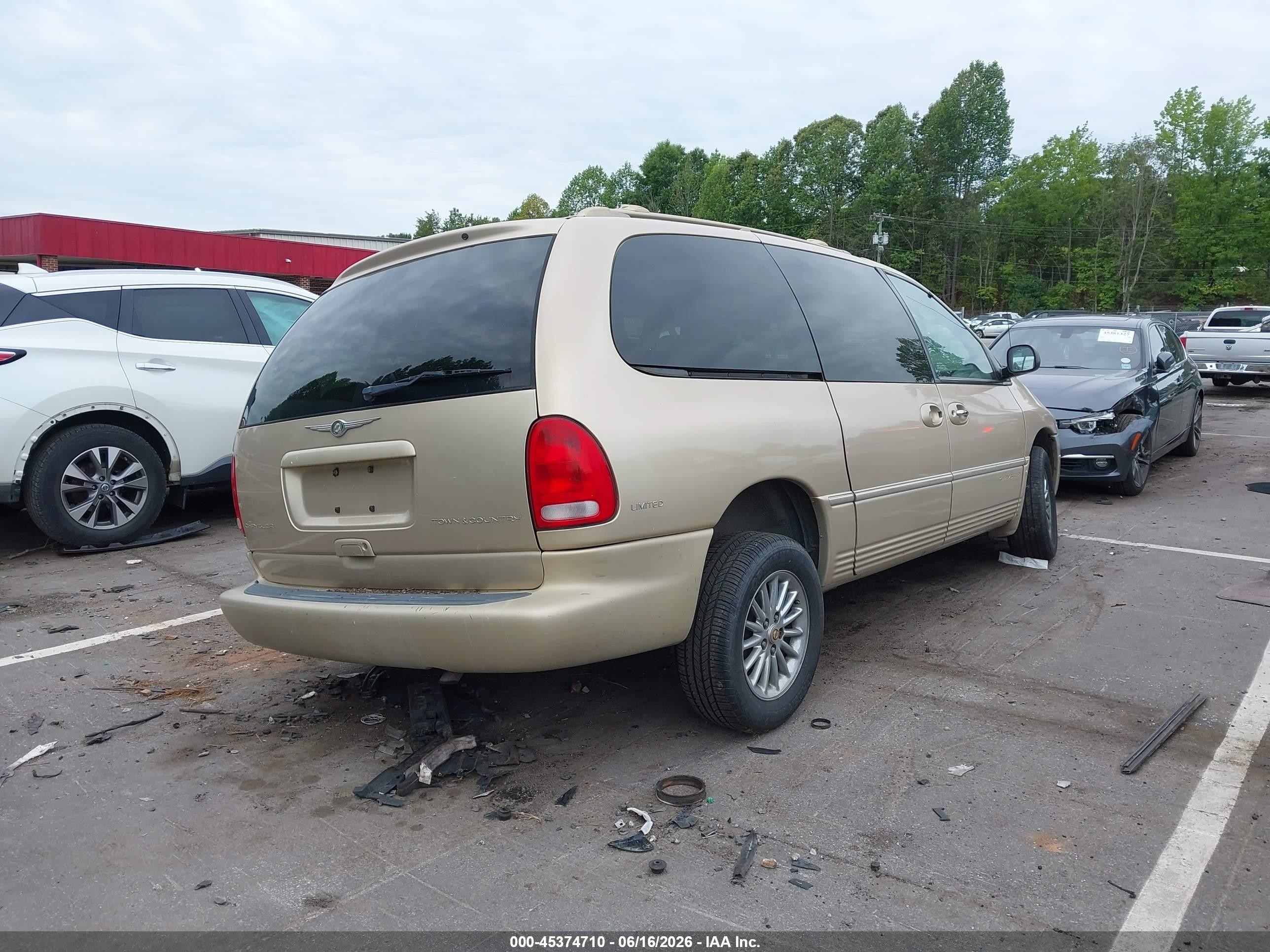 2000 Chrysler Town & Country Limited Beige vin: 1C4GP64LXYB566801